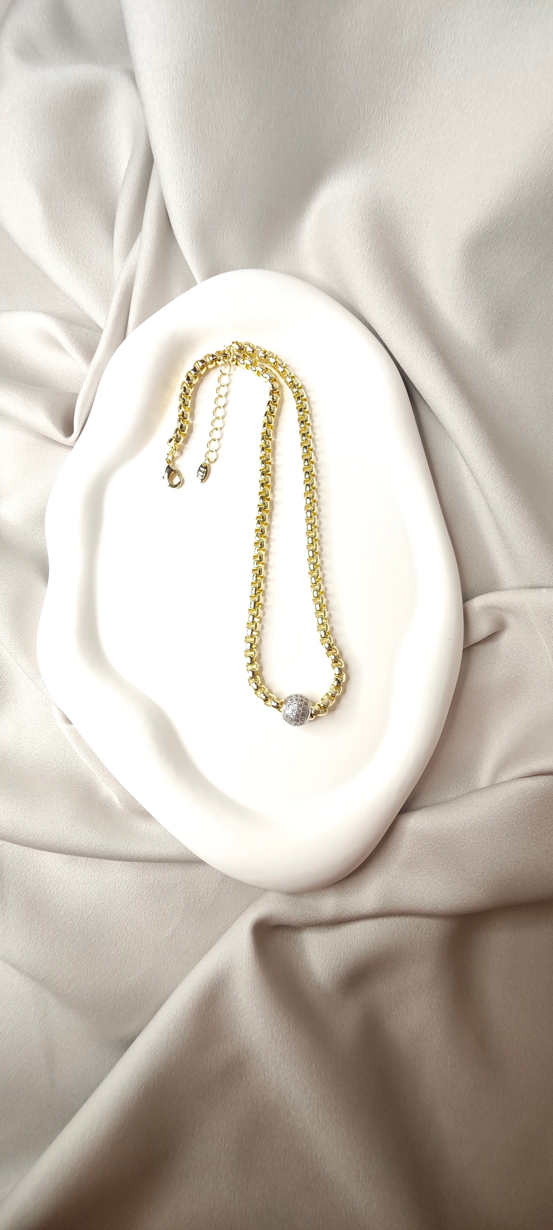 VELUARE ROYAL 14K Zirkon Taşlı Mini Top Charm Detaylı Kral Zincir Gerdanlık