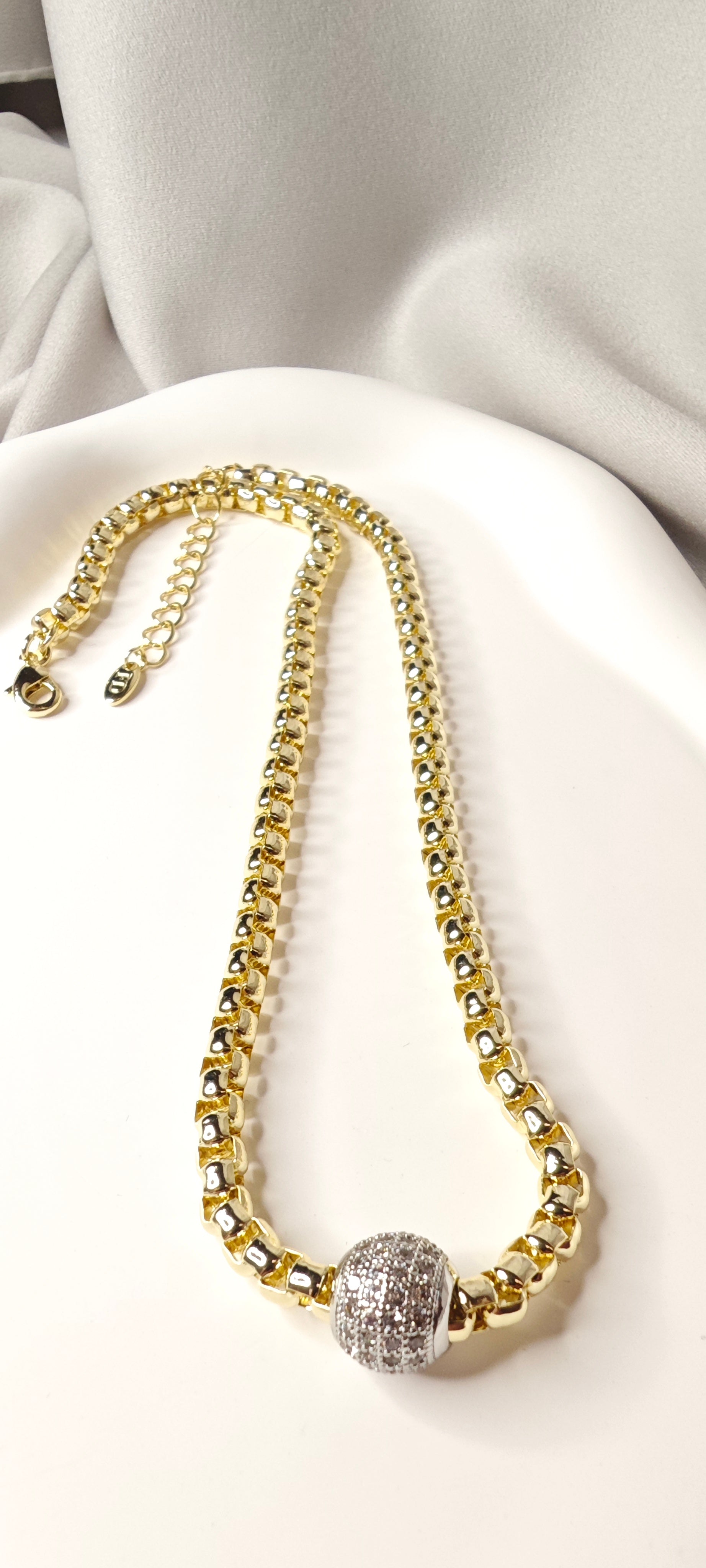 VELUARE ROYAL 14K Zirkon Taşlı Mini Top Charm Detaylı Kral Zincir Gerdanlık