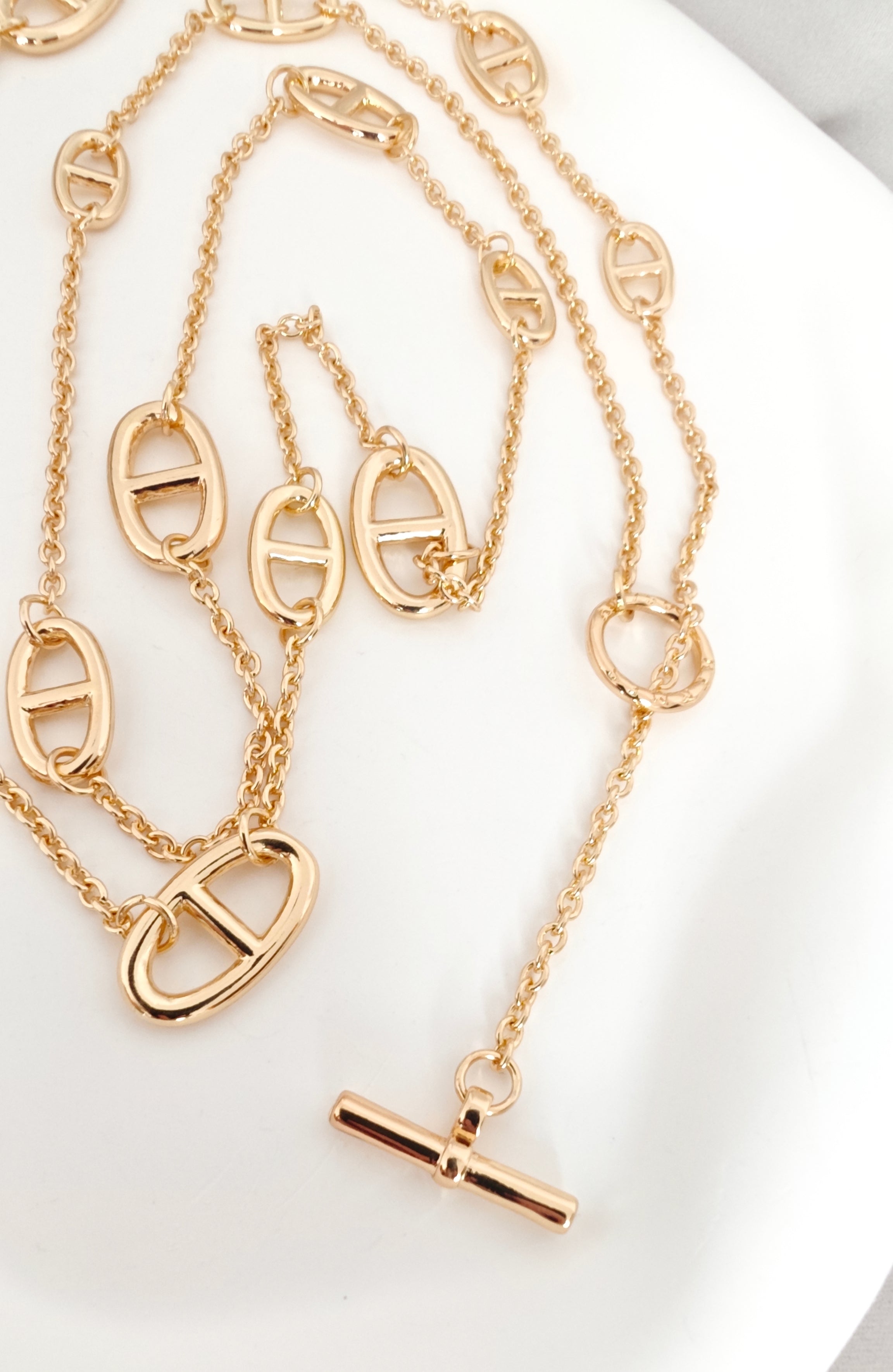 VELUARE EVERYDAY 18K Gold Renk Sarkıtlı T-Toka Gemi Zinciri Kolye