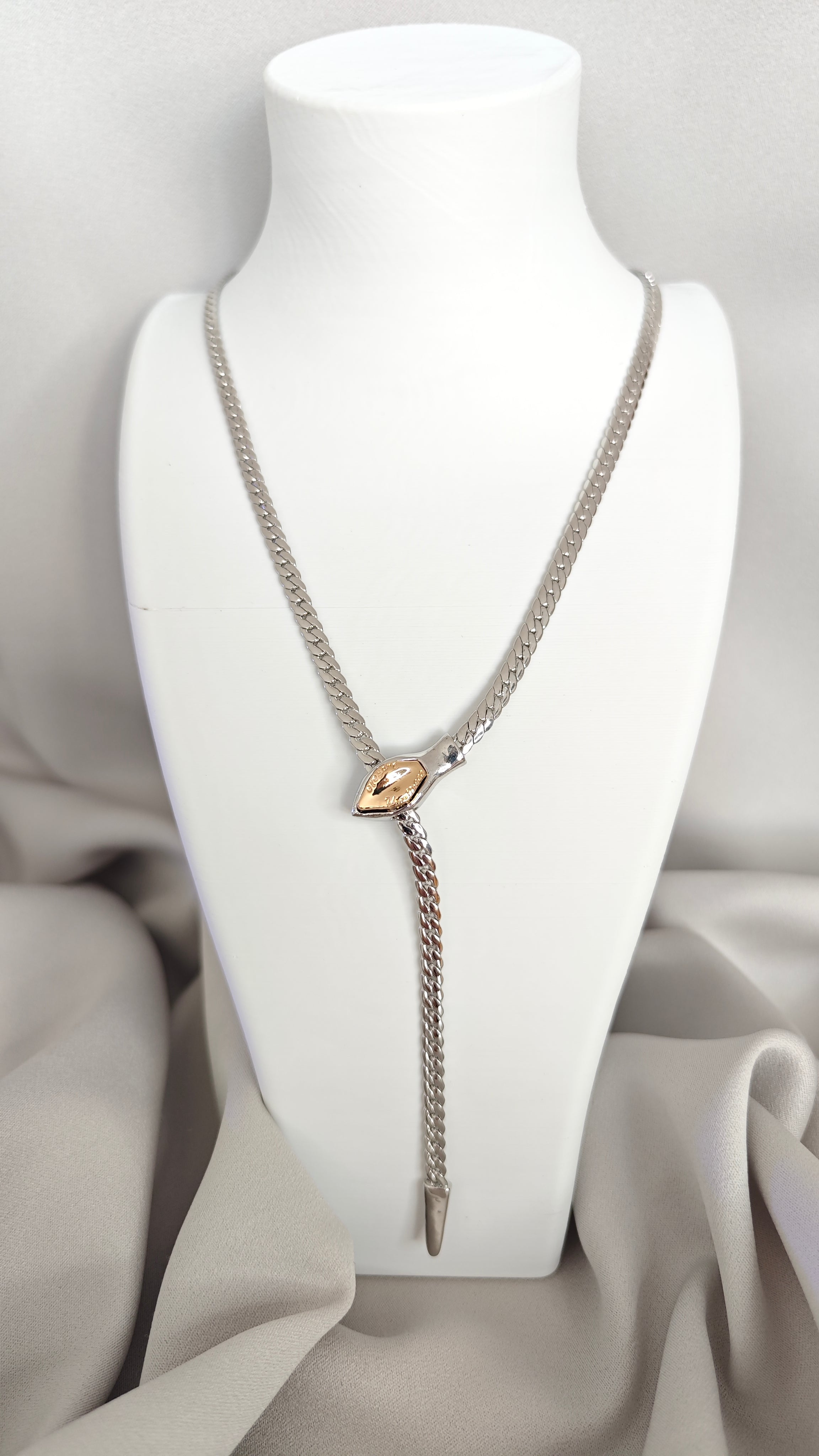 VELUARE EVERYDAY Gümüş Renk 18K Gold Detay Yılan Figürlü Kravat Balıksırtı Kolye