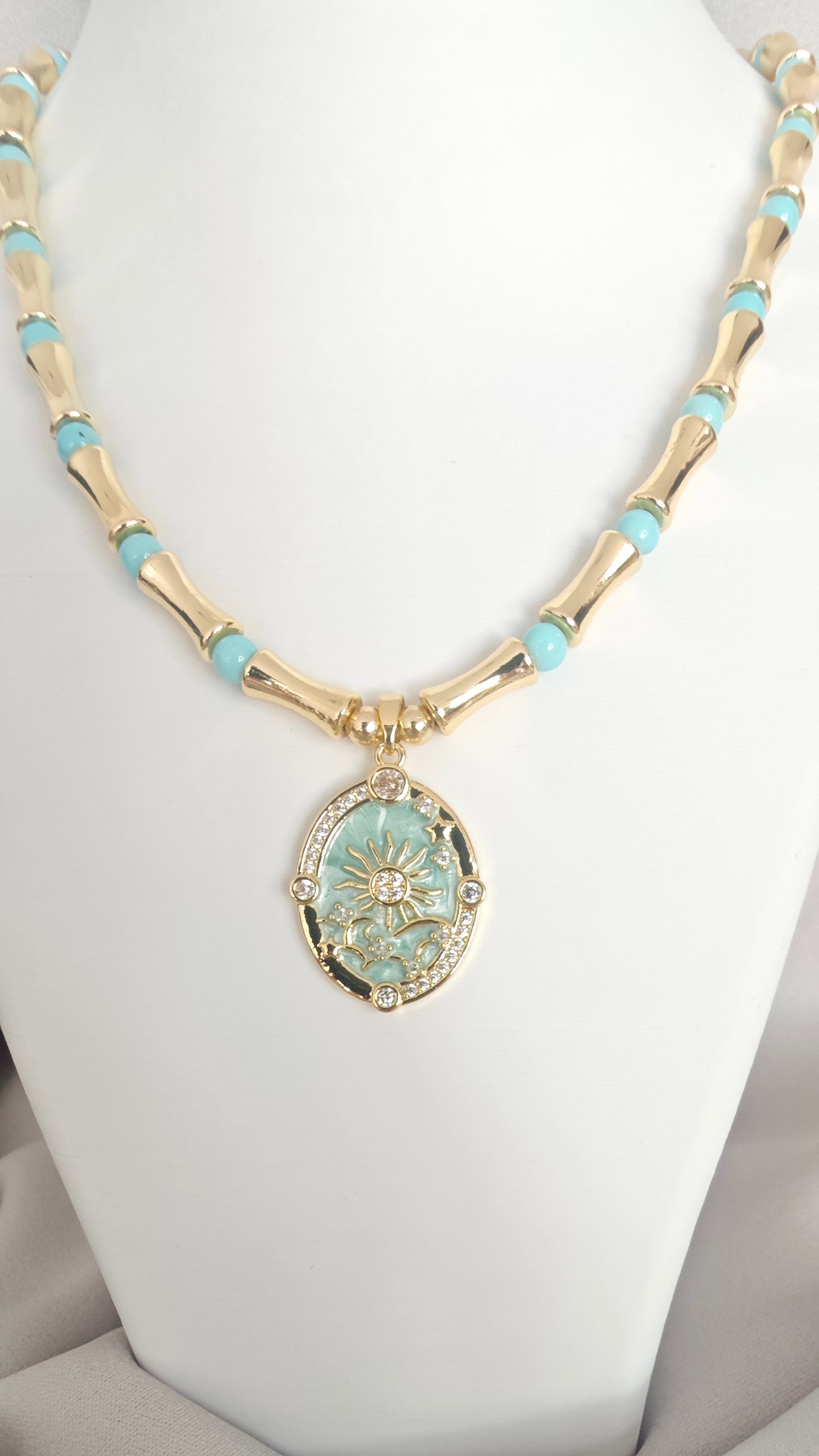 VELUARE EVERYDAY 14K Gold Renk Turkuaz Mineli Oval Güneş Madalyonlu Bambu Kolye