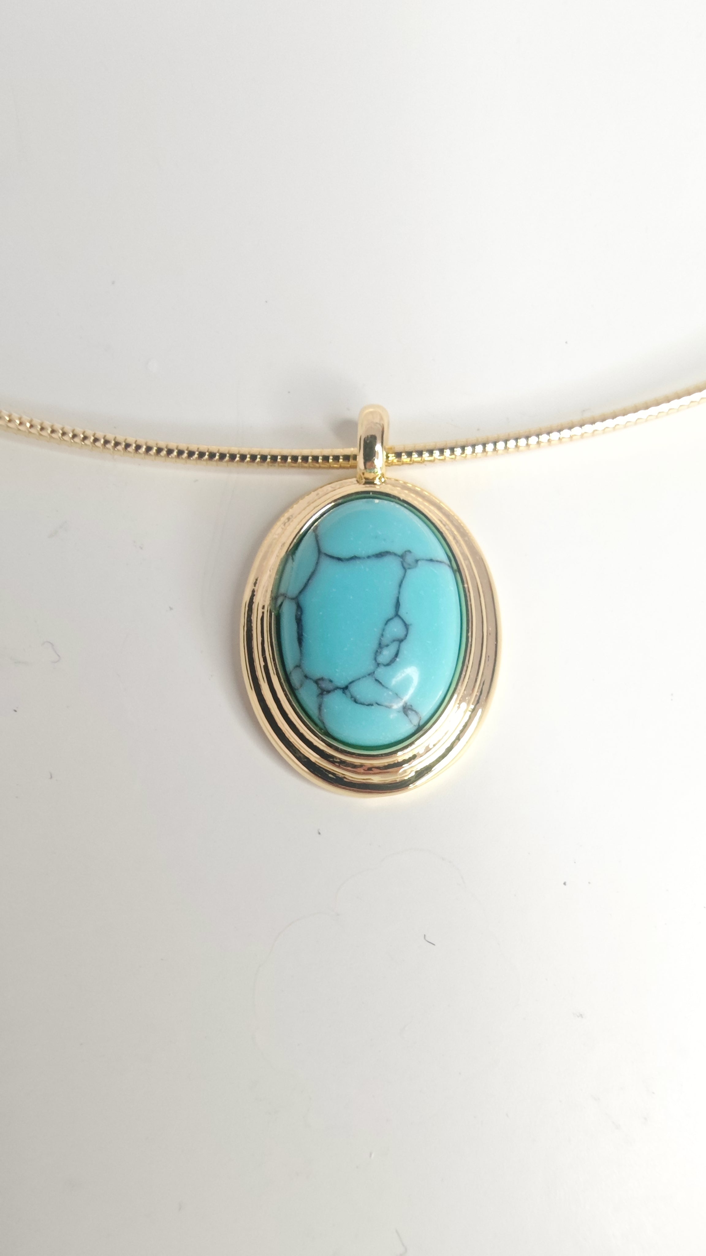 VELUARE EVERYDAY 14K Gold Renk Turkuaz Taşlı Oval Madalyonlu Misina Zincir Kolye