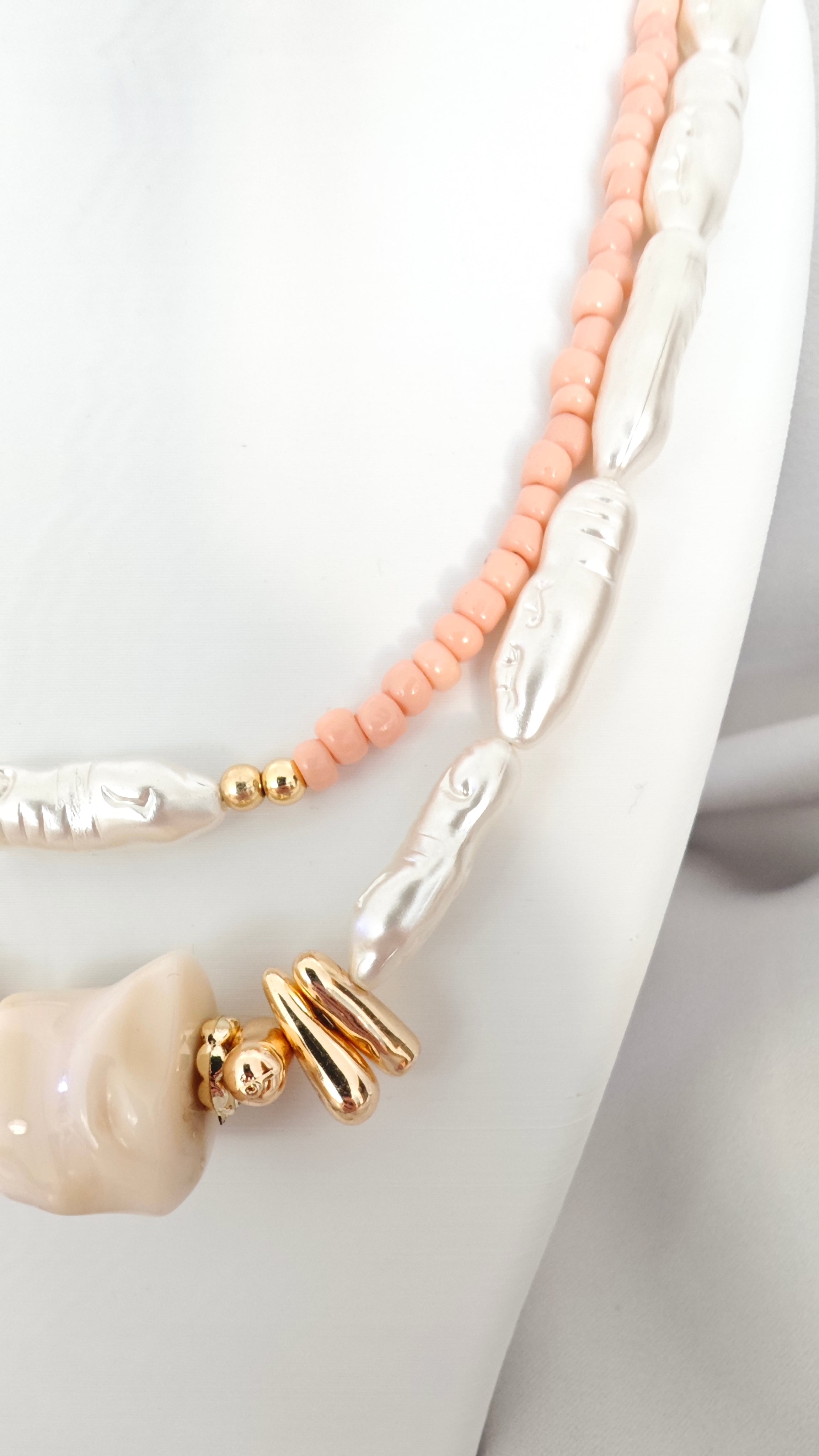 Veluare El Yapımı 14K Gold Soft Somon Boncuklu ve İncili İkili Kolye