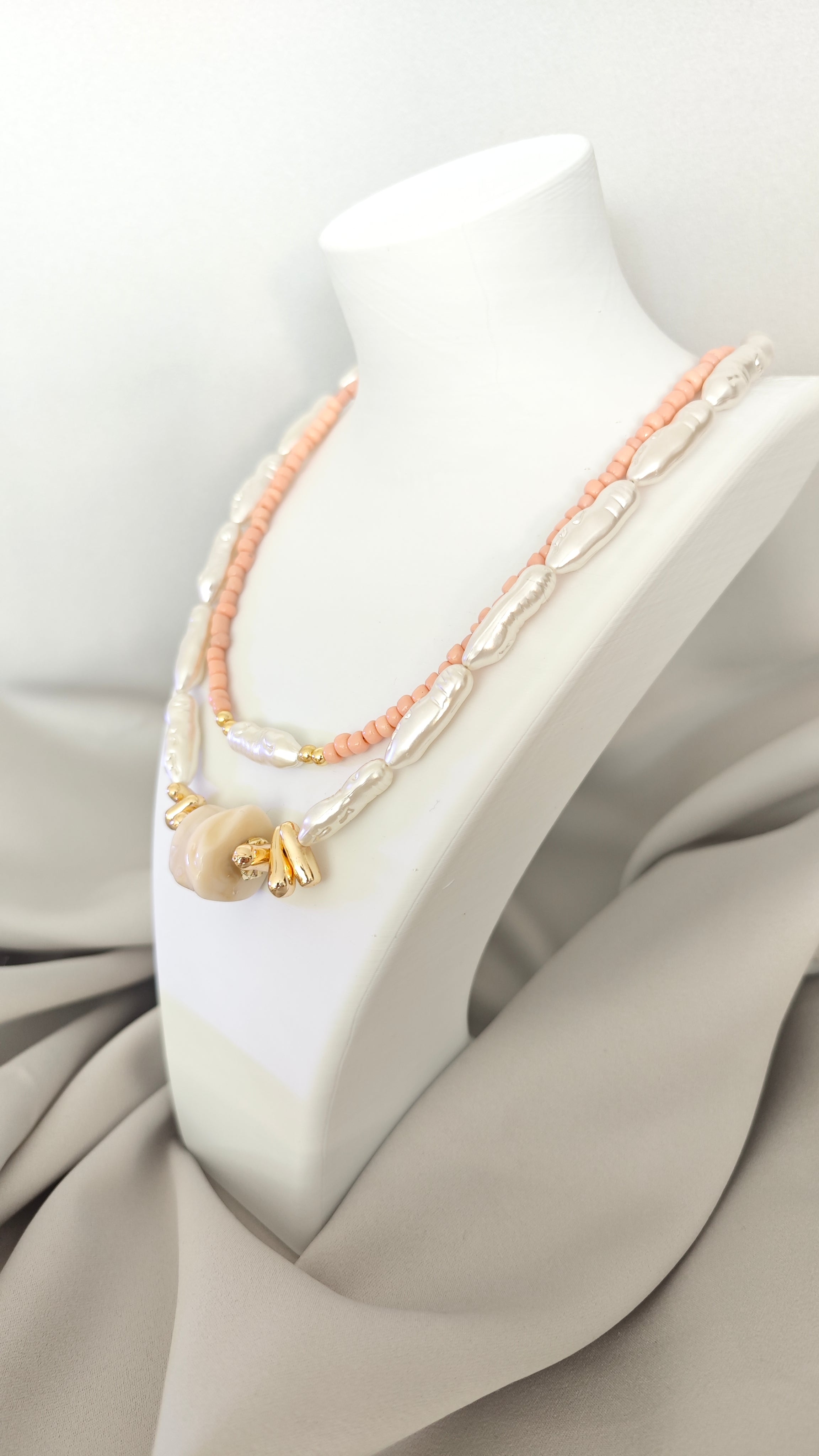 Veluare El Yapımı 14K Gold Soft Somon Boncuklu ve İncili İkili Kolye