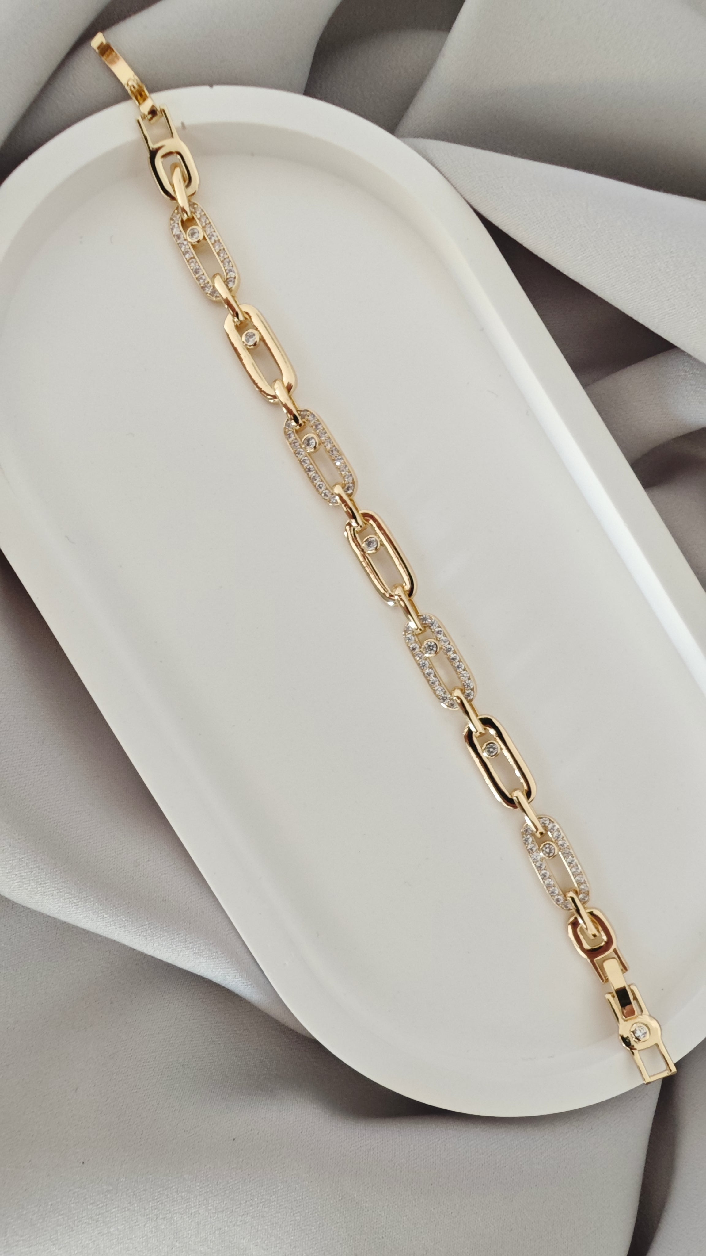 VELUARE Privé 14K Gold Renk Messika Model Hareketli Tektaşlı Ataç Bileklik