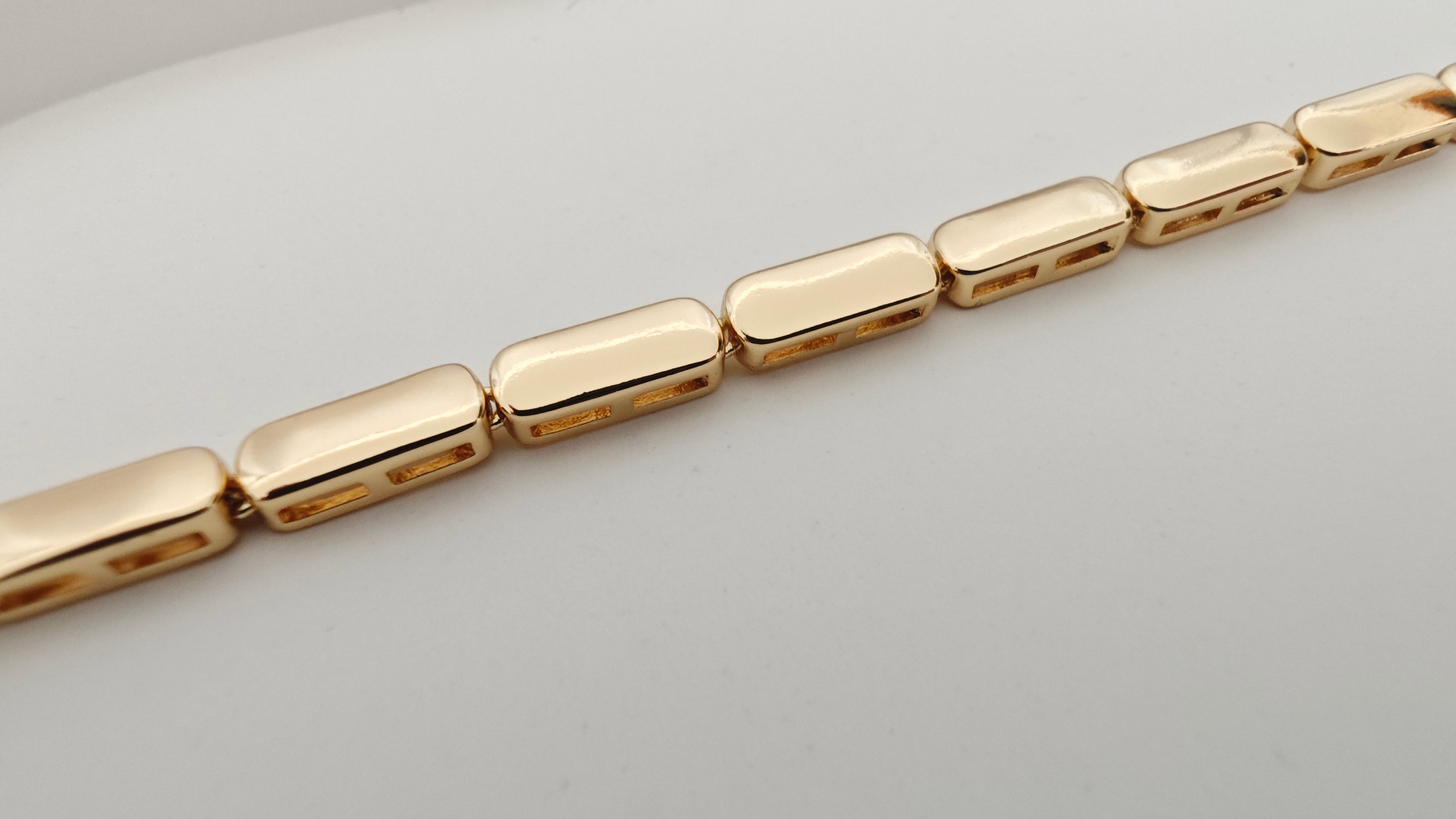 VELUARE Privé 14K Gold Renk Yassı Boru Plaka İtalyan Bileklik