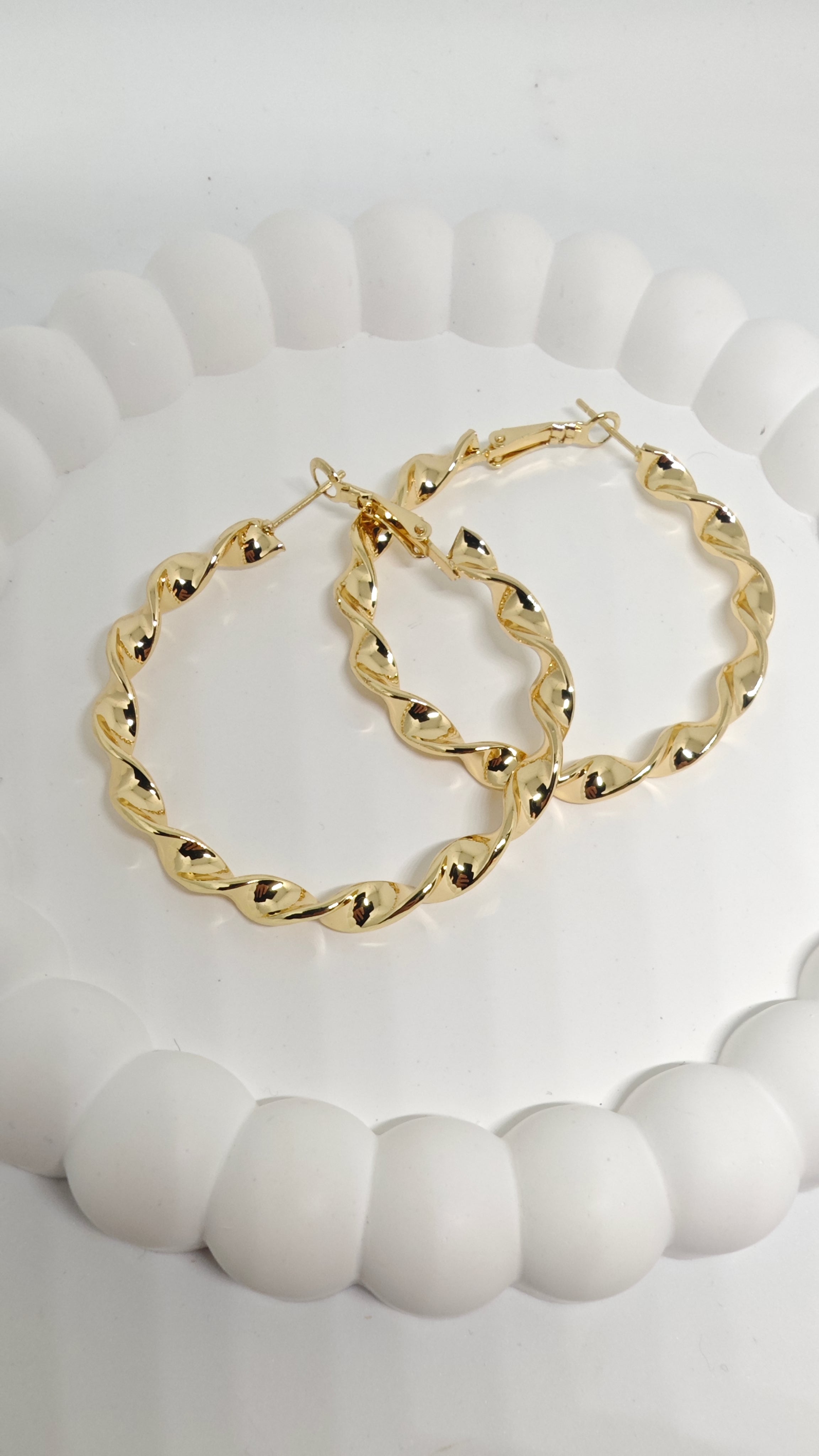 Veluare Privé 14K Gold Kıvrımlı Burgu Büyük Boy Halka Küpe
