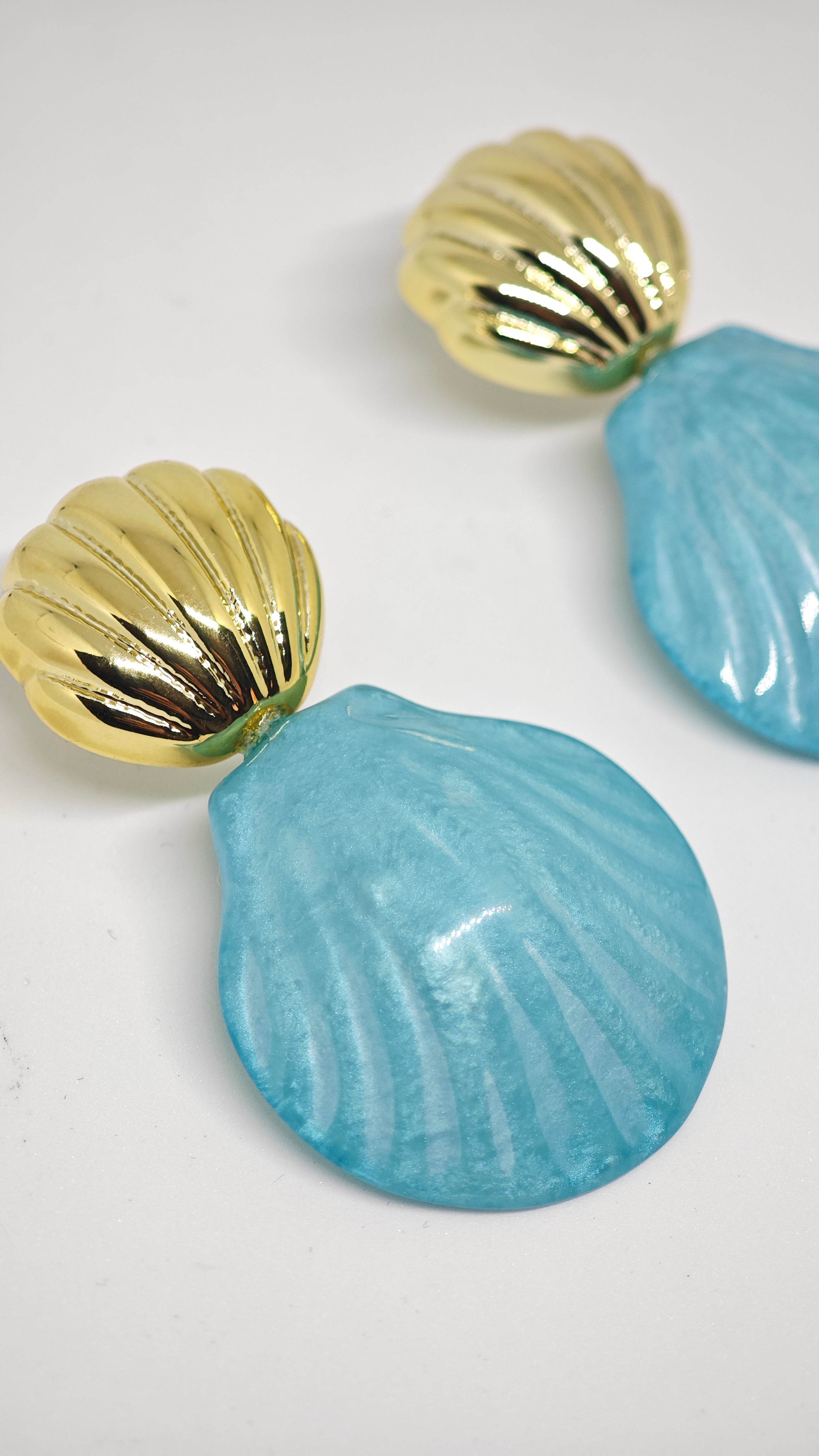 Veluare Privé 14K Gold Mavi Deniz Kabuğu Sallantılı Küpe