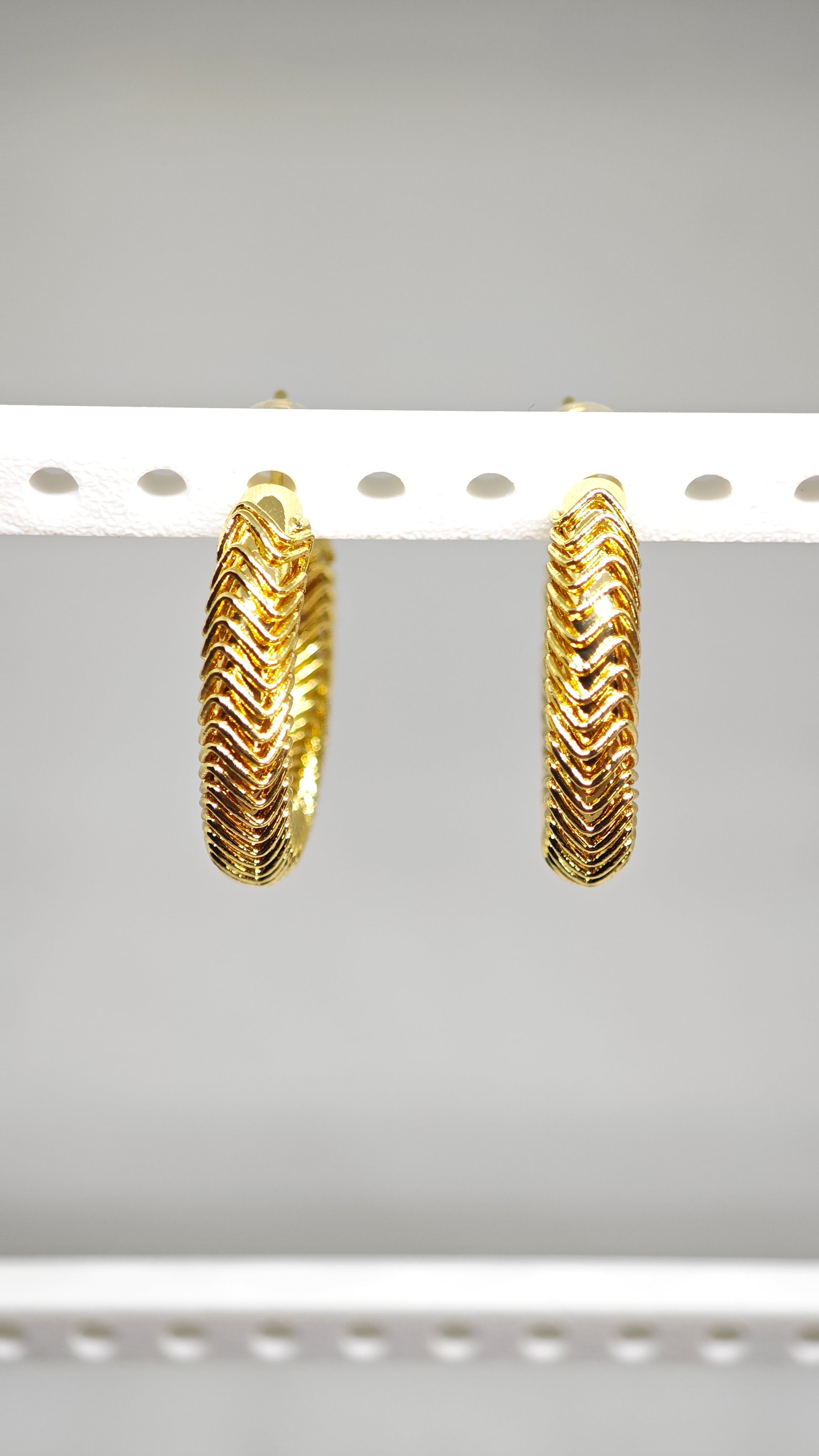 Veluare Royal 14K Gold Balıksırtı Model Kalın Halka Küpe
