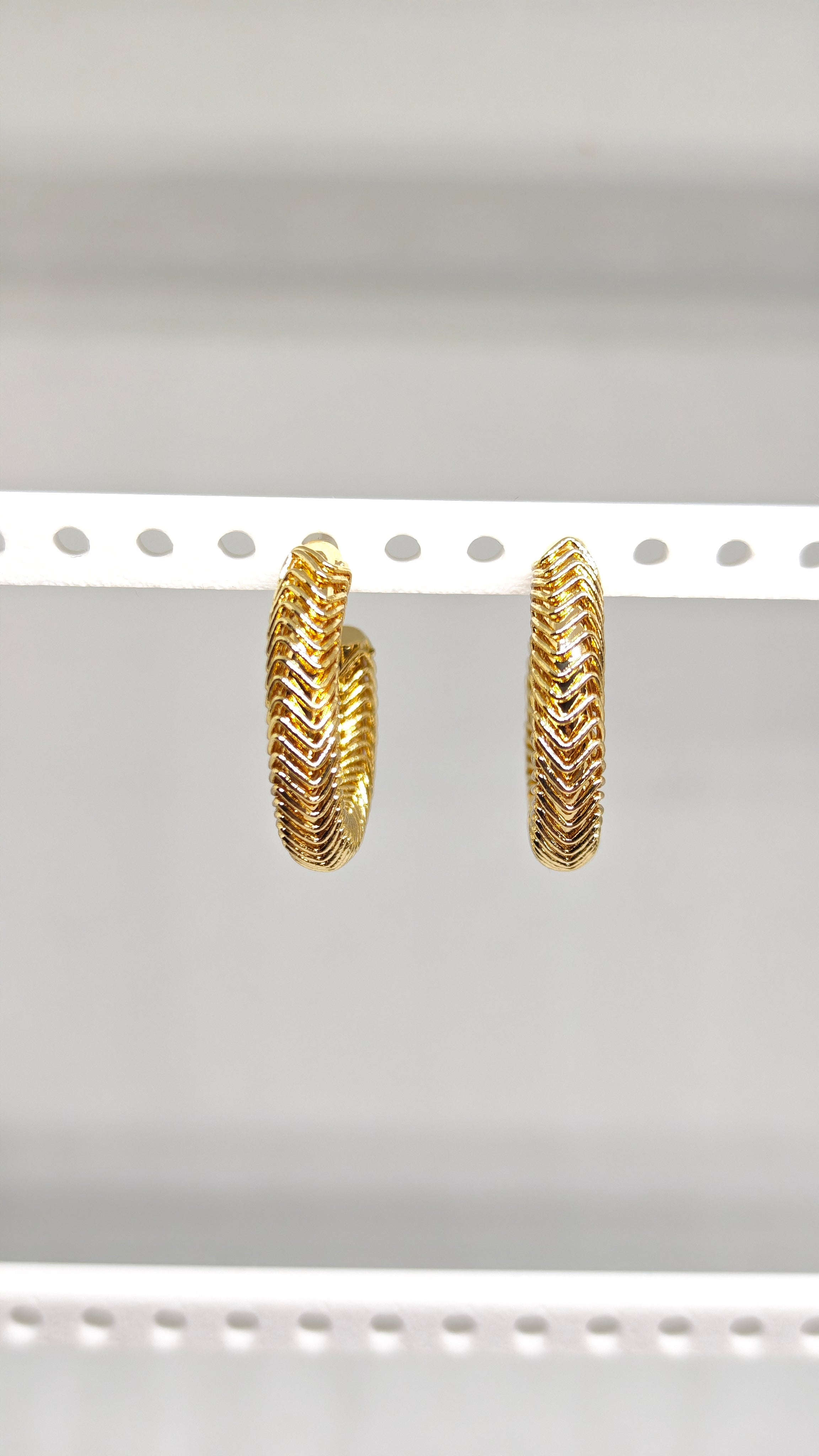 Veluare Royal 14K Gold Balıksırtı Model Kalın Halka Küpe
