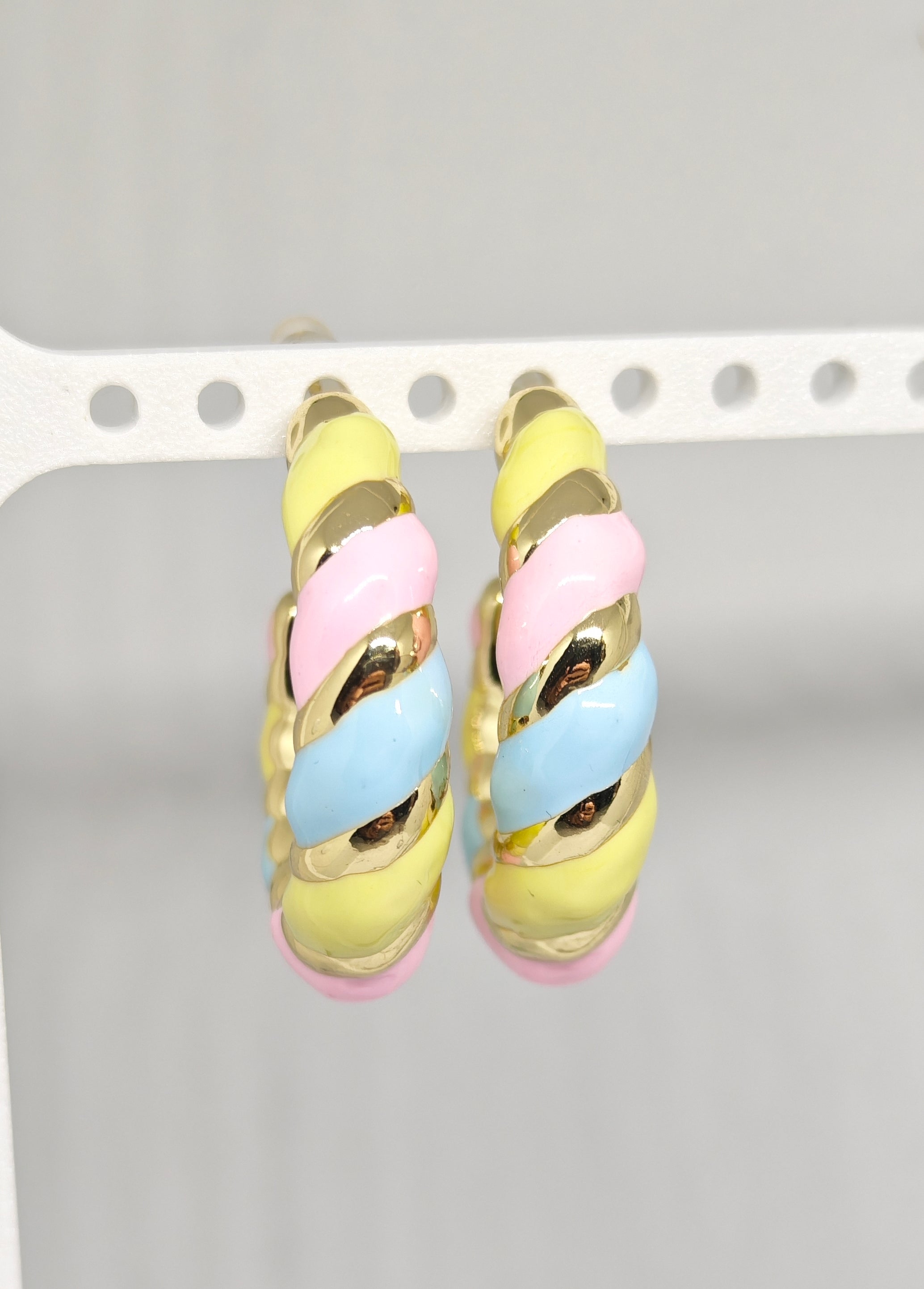 Veluare Prestige 14K Gold Pastel Büyük Macaron Twist Küpe