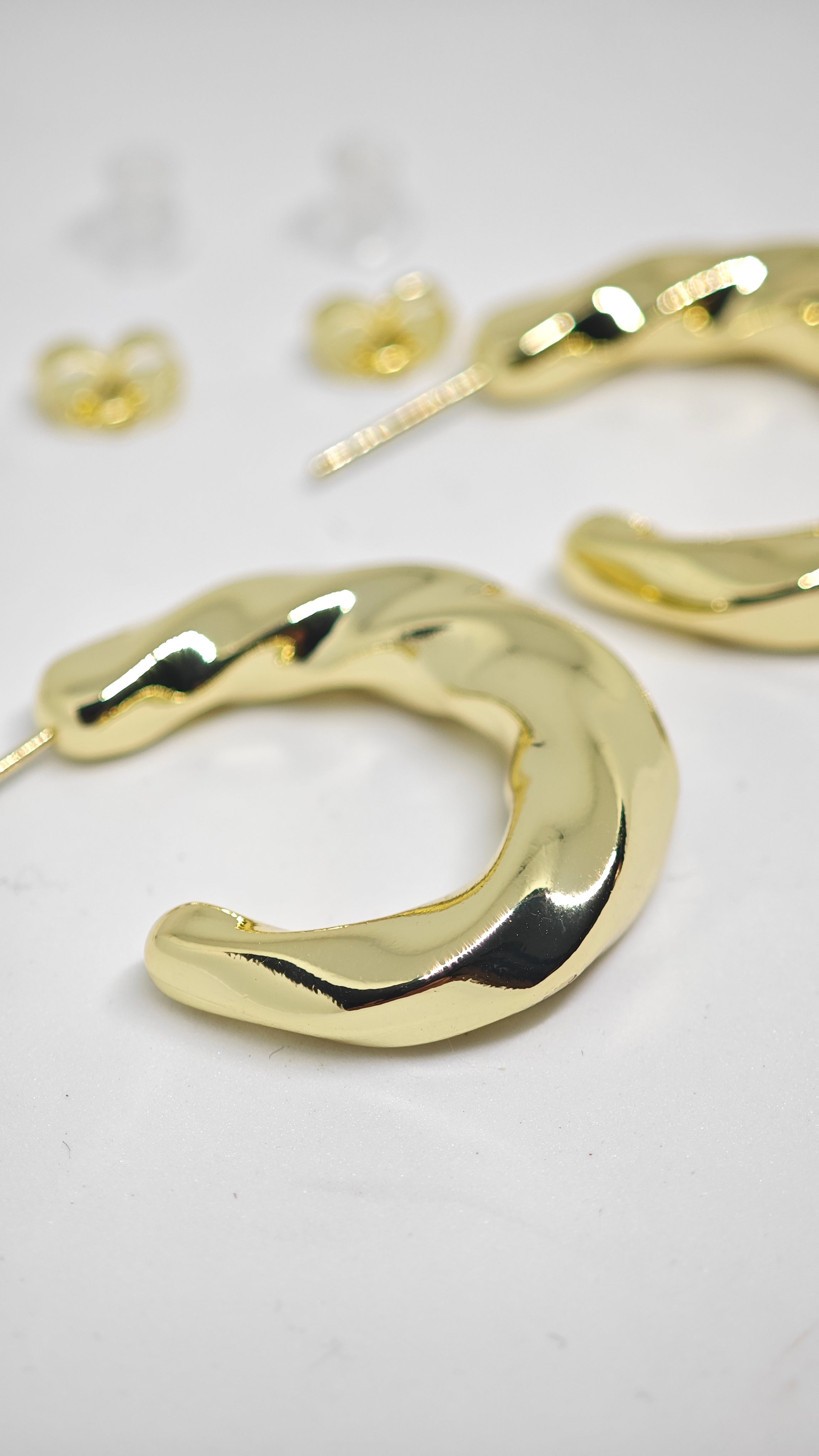 Veluare Privé 14K Gold Akışkan Kalın Halka Küpe