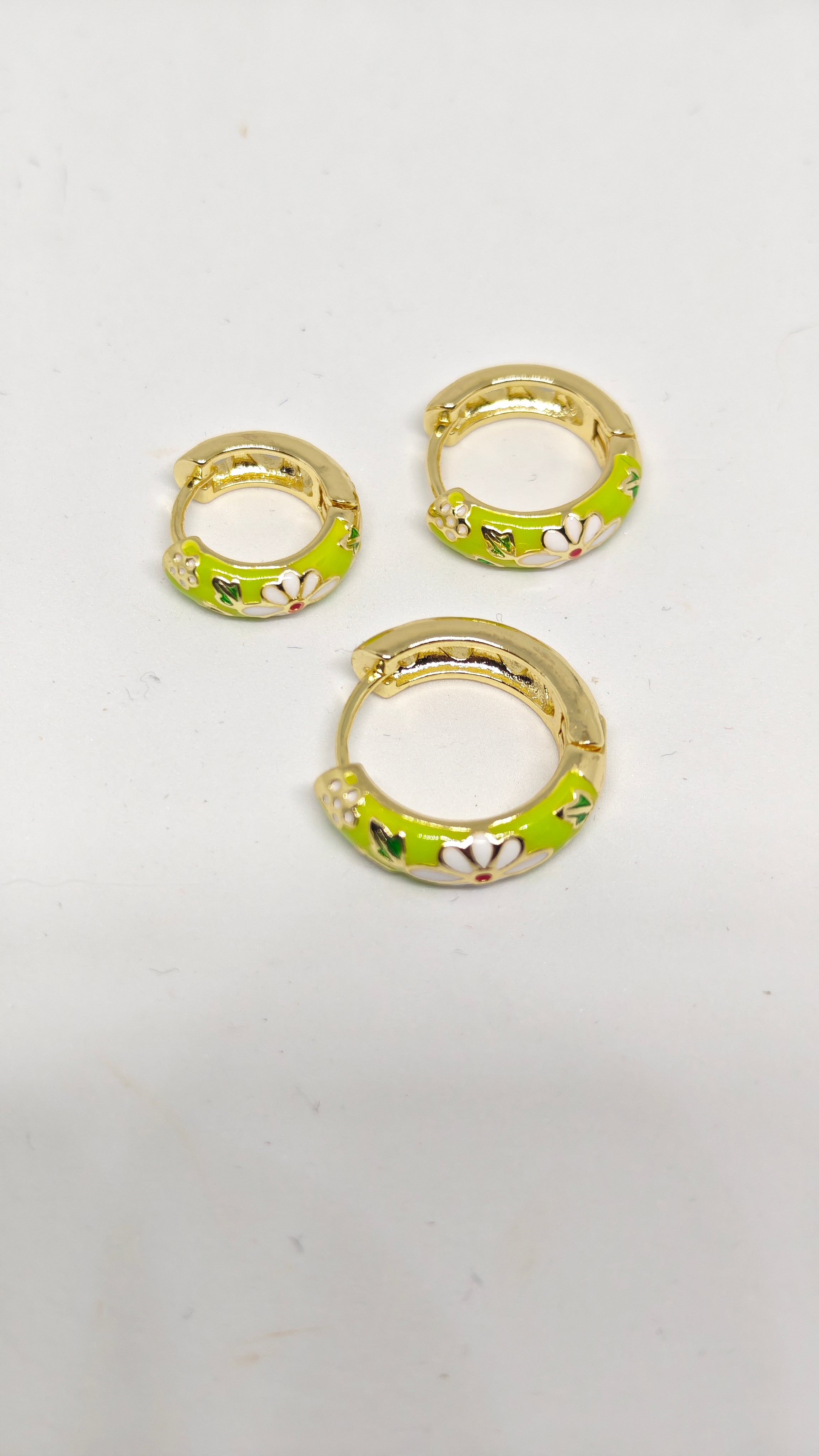 Veluare Everyday 14K Gold Fıstık Yeşili Çiçekli Kalın Küpe Seti