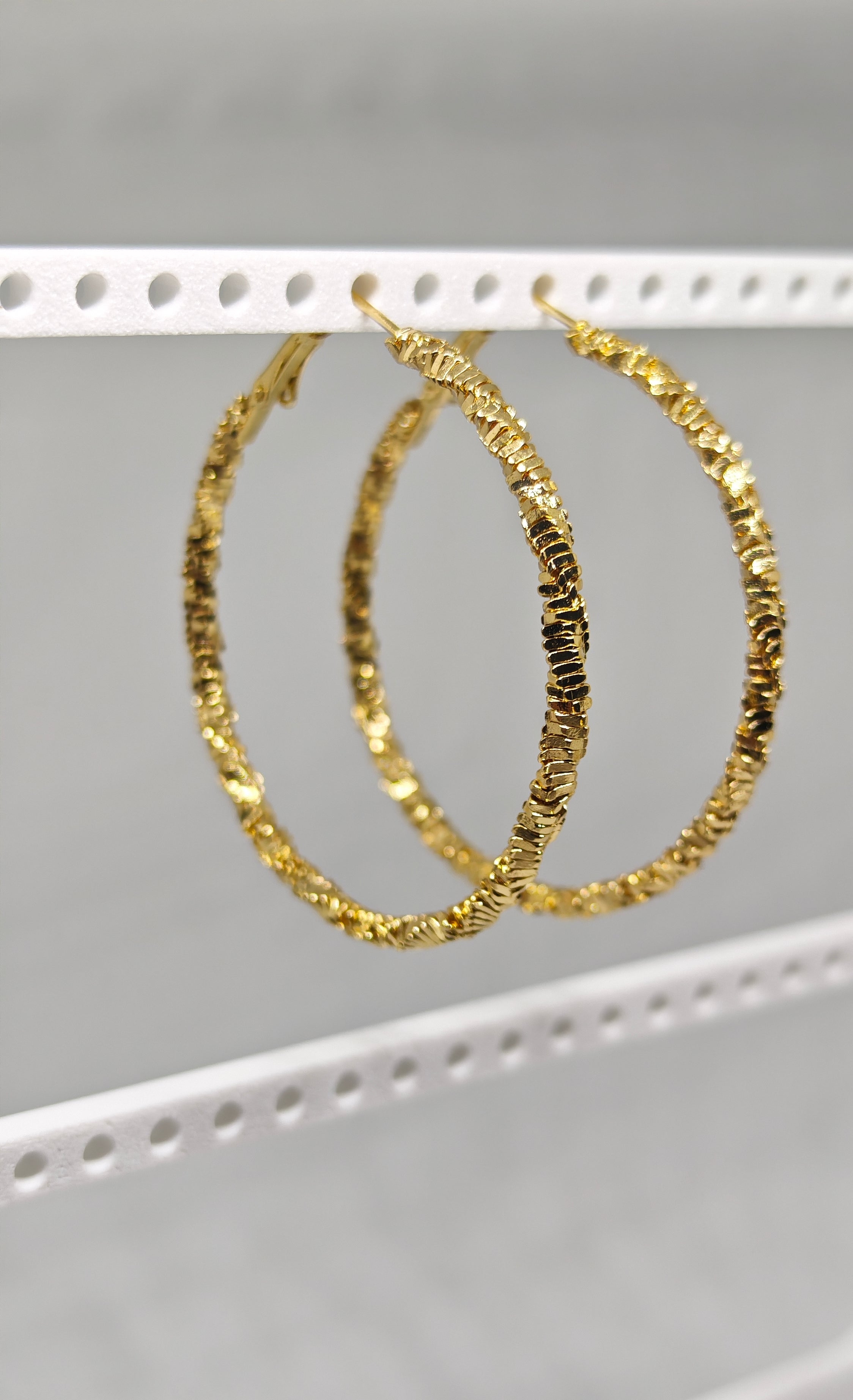 Veluare Privé 14K Gold Işıltılı Büyük Boy Halka Küpe