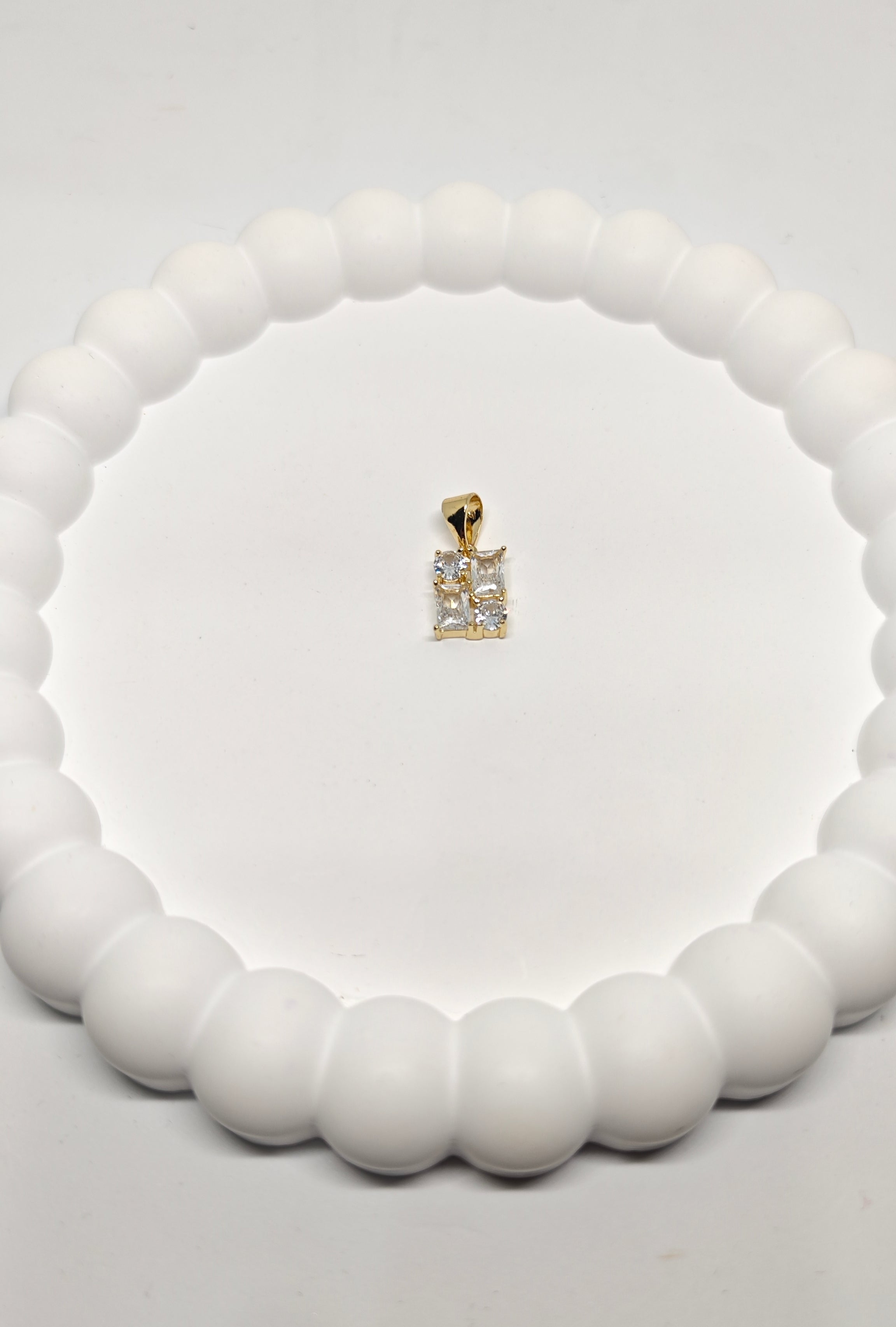Veluare Royal 14K Baget ve Yuvarlak Taşlı Kolye Ucu
