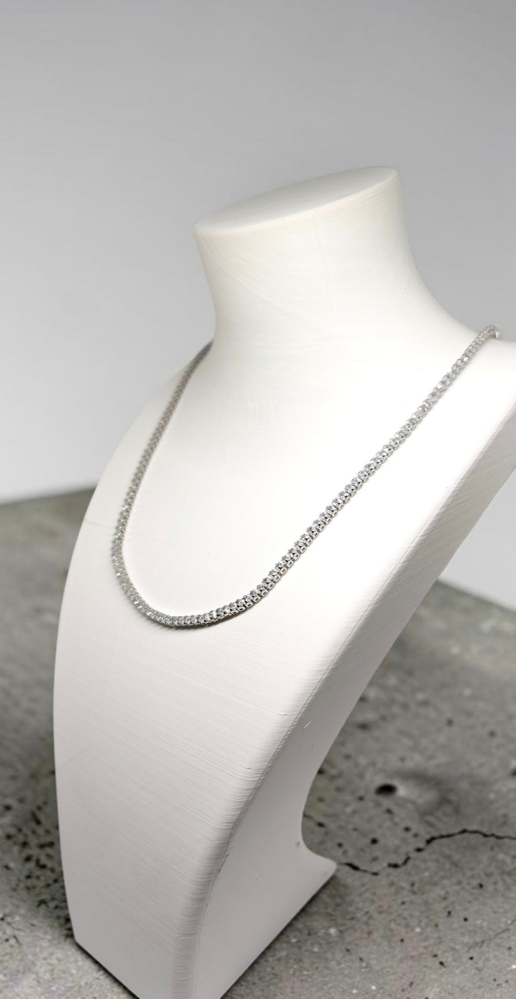 Veluare Diamond Effect Beyaz Kesintisiz Işıltılı Su Yolu Kolye