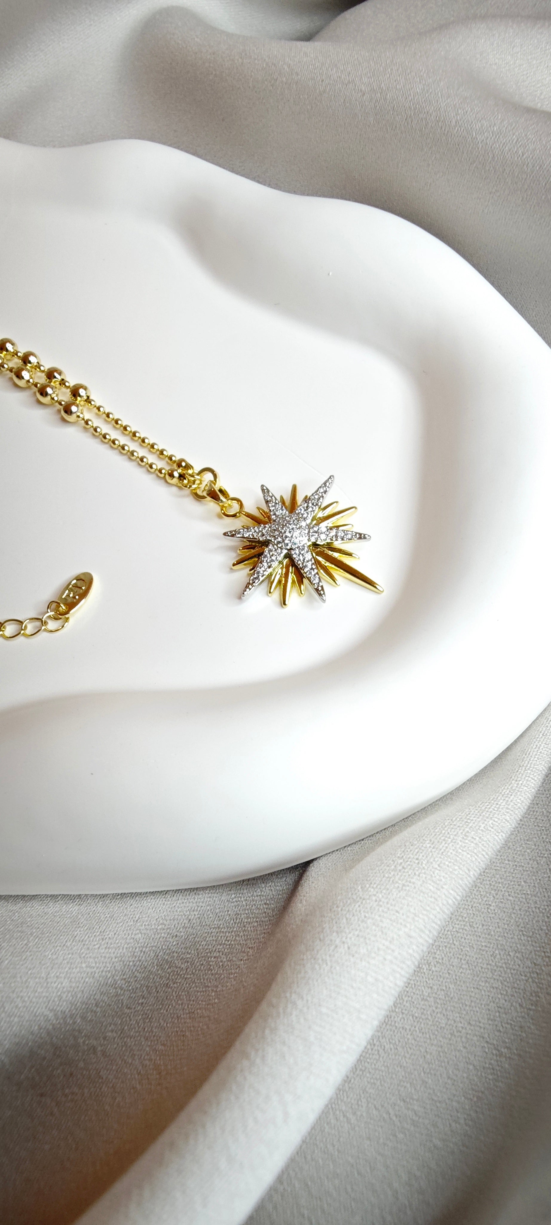 VELUARE ROYAL 14K Taşlı Kutup Yıldızı Dorika Zincir Kolye