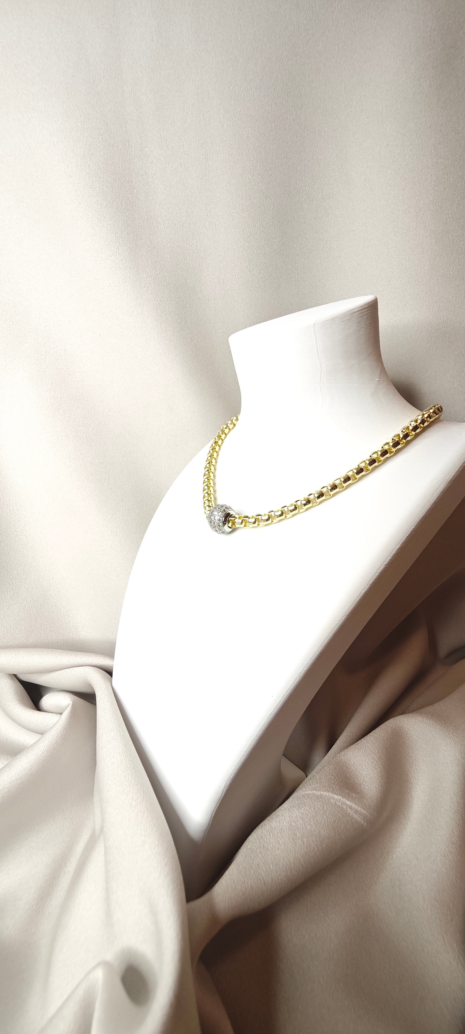 VELUARE ROYAL 14K Zirkon Taşlı Mini Top Charm Detaylı Kral Zincir Gerdanlık