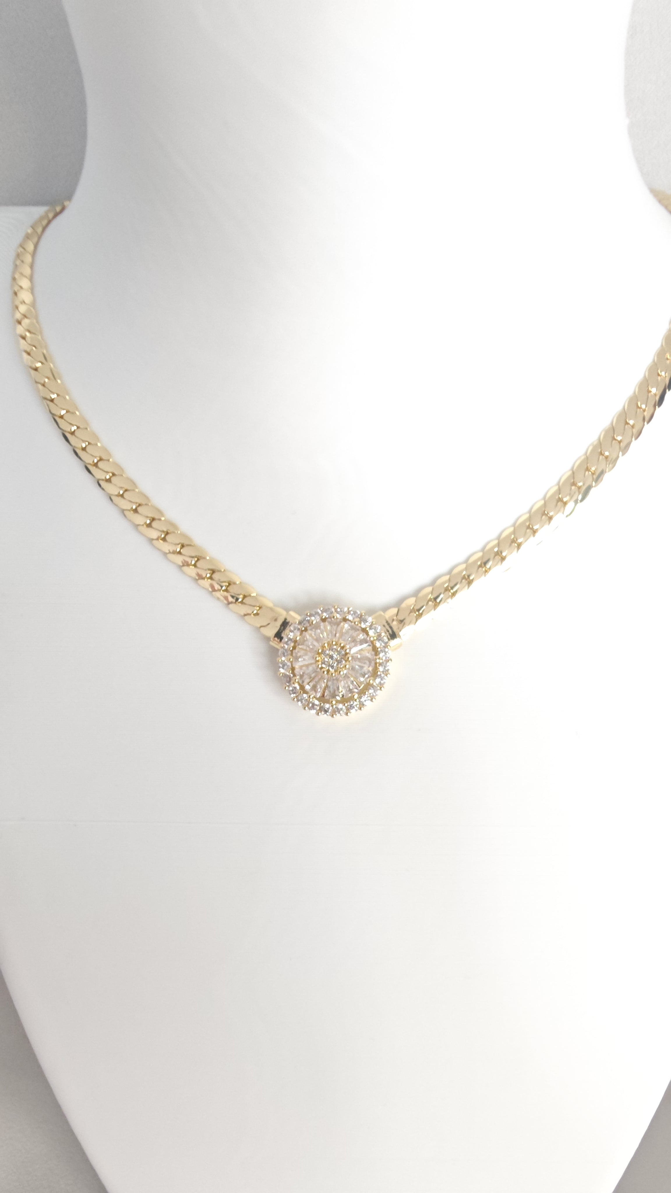 VELUARE EVERYDAY 14K Gold Renk Baget Gül Madalyonlu Balıksırtı Kolye