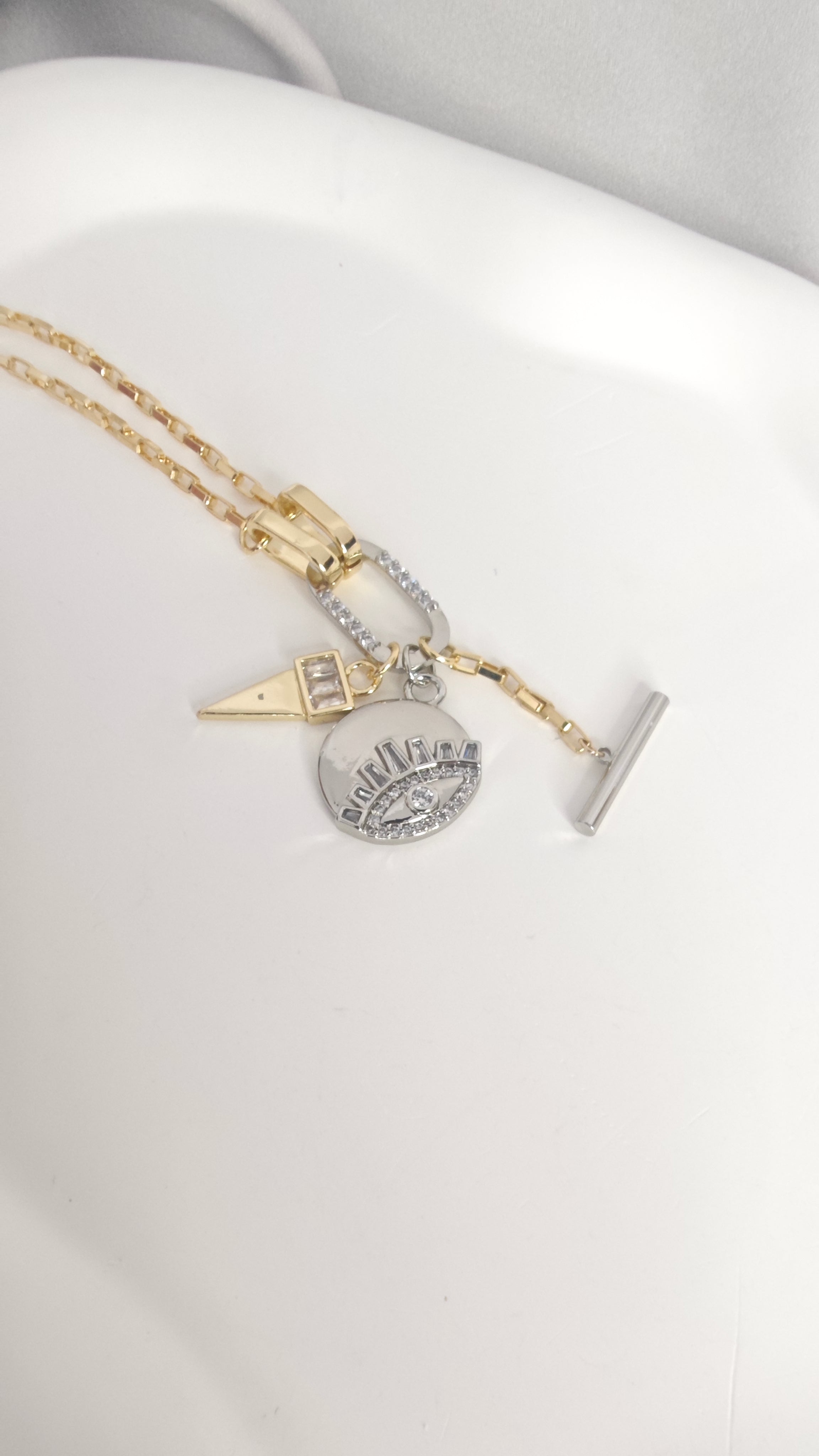 VELUARE EVERYDAY 14K Gold Renk Çoklu Tılsım Madalyonlu Kilit Kolye