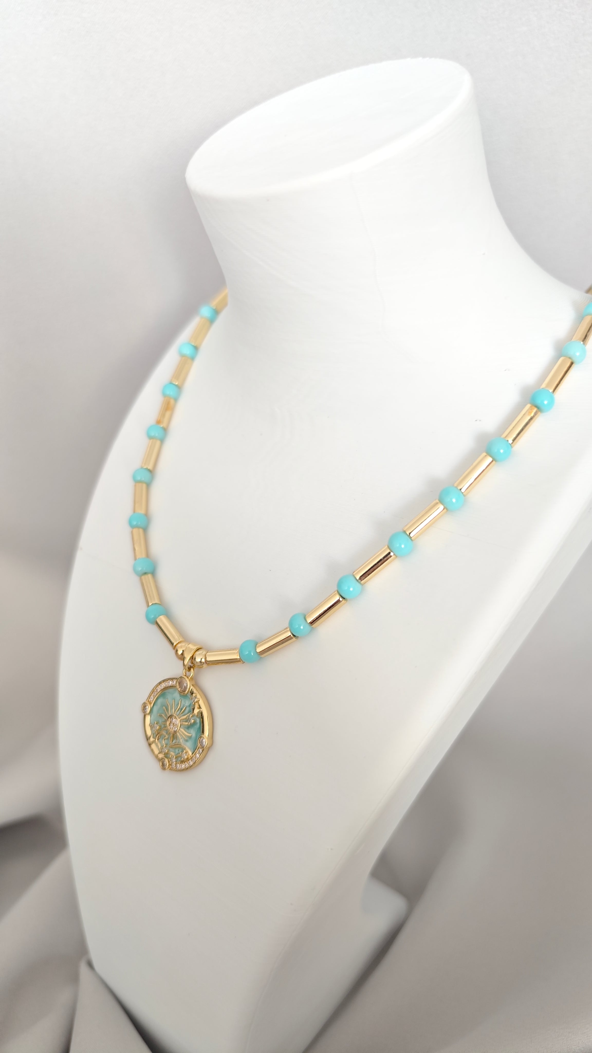 VELUARE EVERYDAY 14K Gold Renk Turkuaz Mineli Güneş Madalyonlu Boru Zincir Kolye