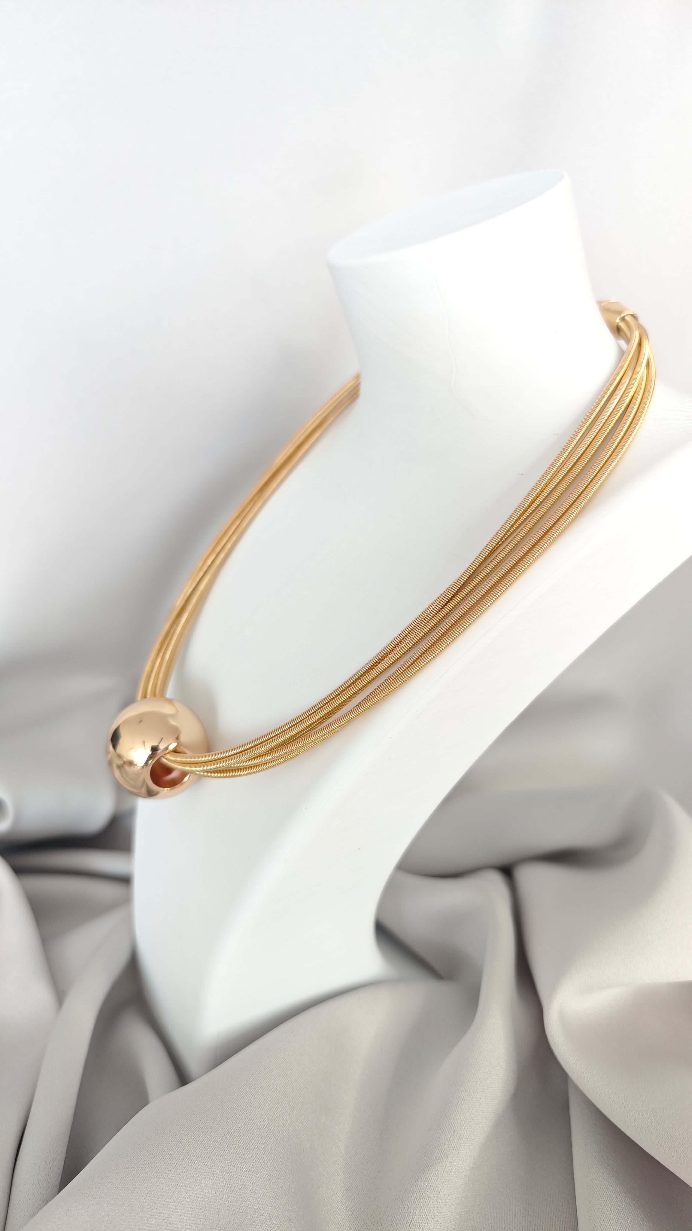VELUARE EVERYDAY 14K Gold Renk Üç Sıralı Top Madalyonlu Misina Zincir Kolye