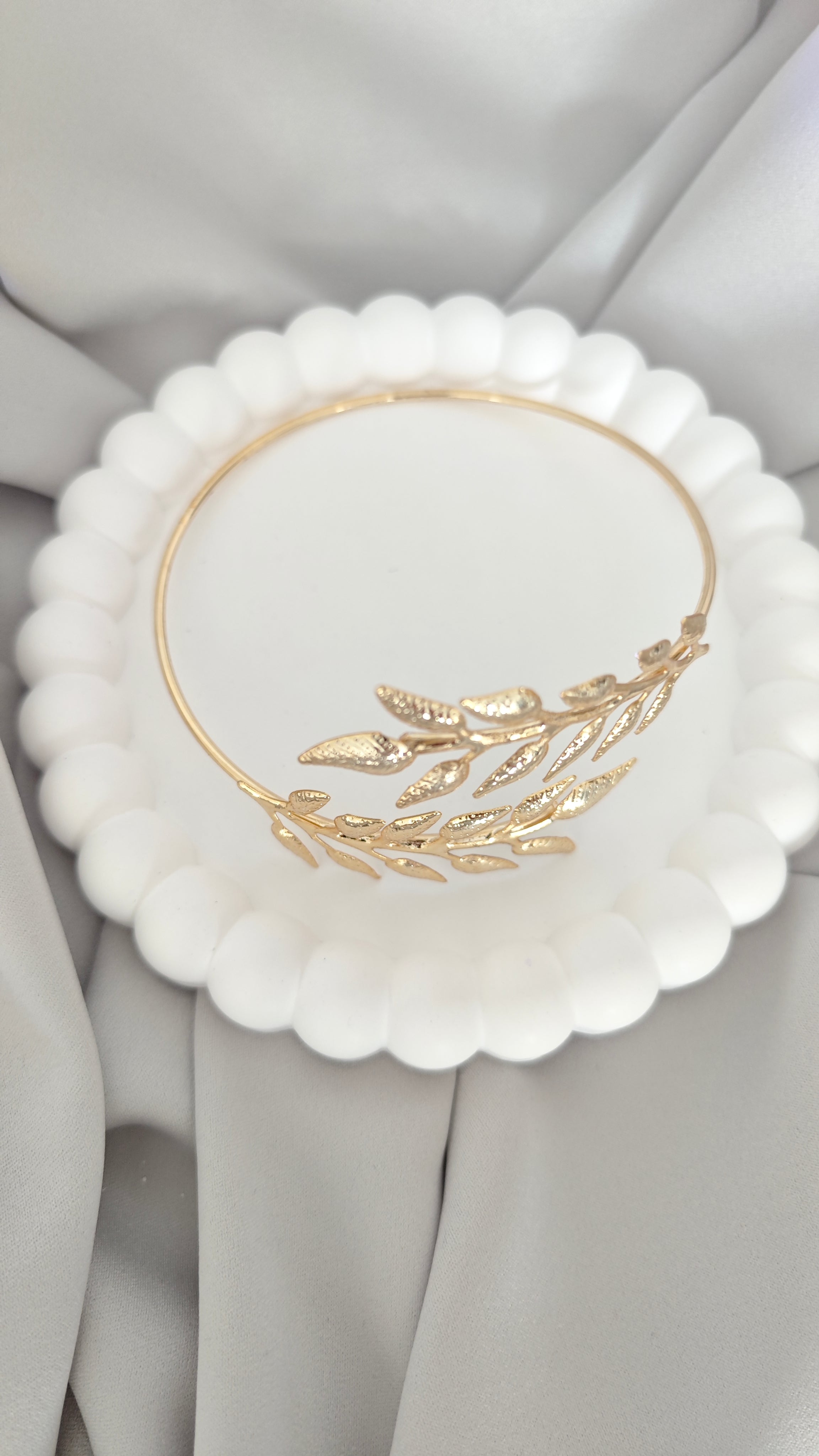 VELUARE Privé 14K Gold Renk Sıralı Defne Yapraklı Pazu Kelepçesi