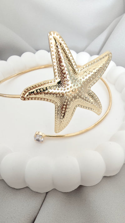 VELUARE Privé 14K Gold Renk Deniz Yıldızı ve Tektaş Detaylı Pazu Kelepçesi