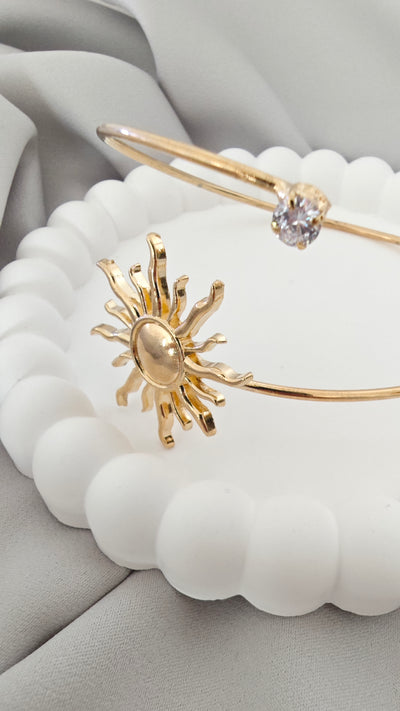 VELUARE Privé 14K Gold Renk Güneş ve Tektaş Detaylı Pazu Kelepçesi