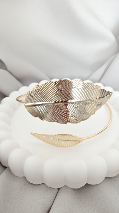 VELUARE Privé 14K Gold Renk Yaprak Figürlü Pazu Kelepçesi