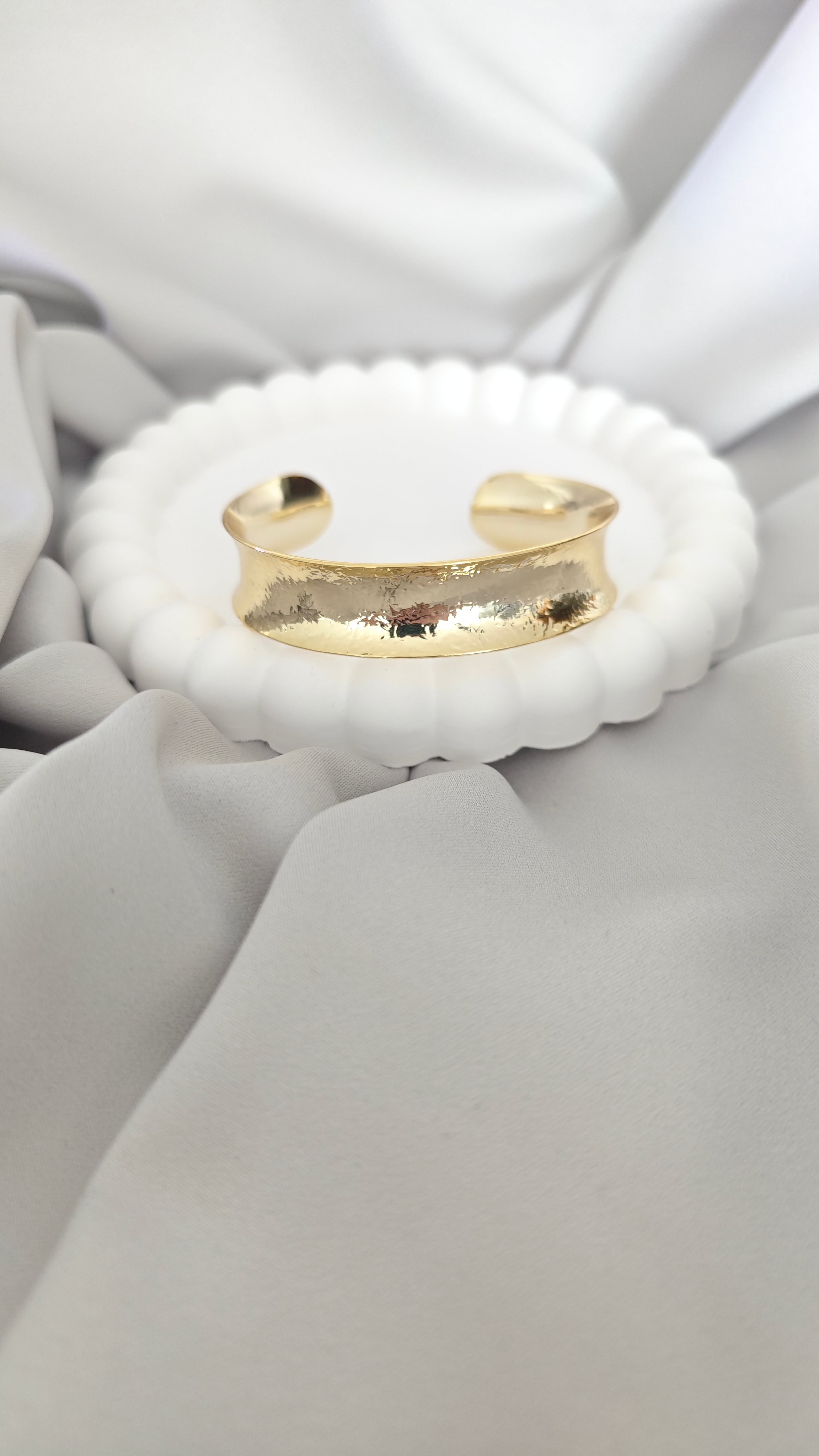 VELUARE ROYAL 14K Gold Renk İtalyan Geniş Ezme Cuff Kelepçe Bileklik