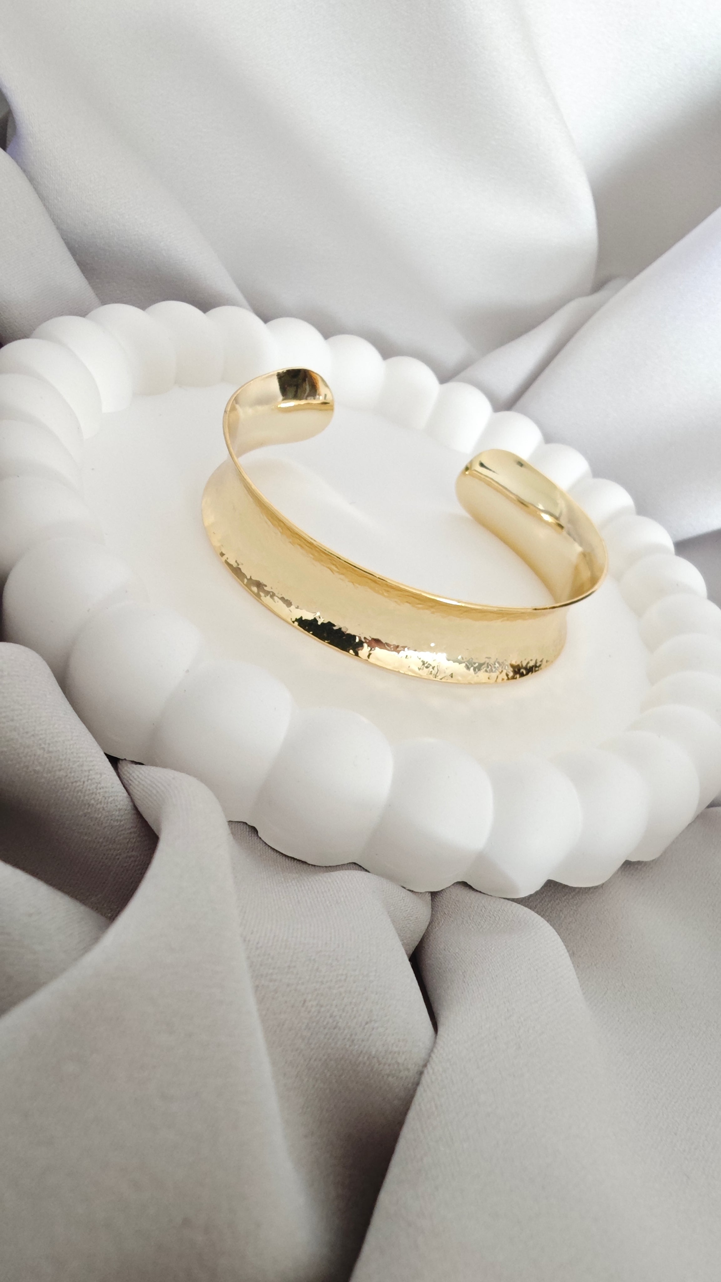 VELUARE ROYAL 14K Gold Renk İtalyan Geniş Ezme Cuff Kelepçe Bileklik