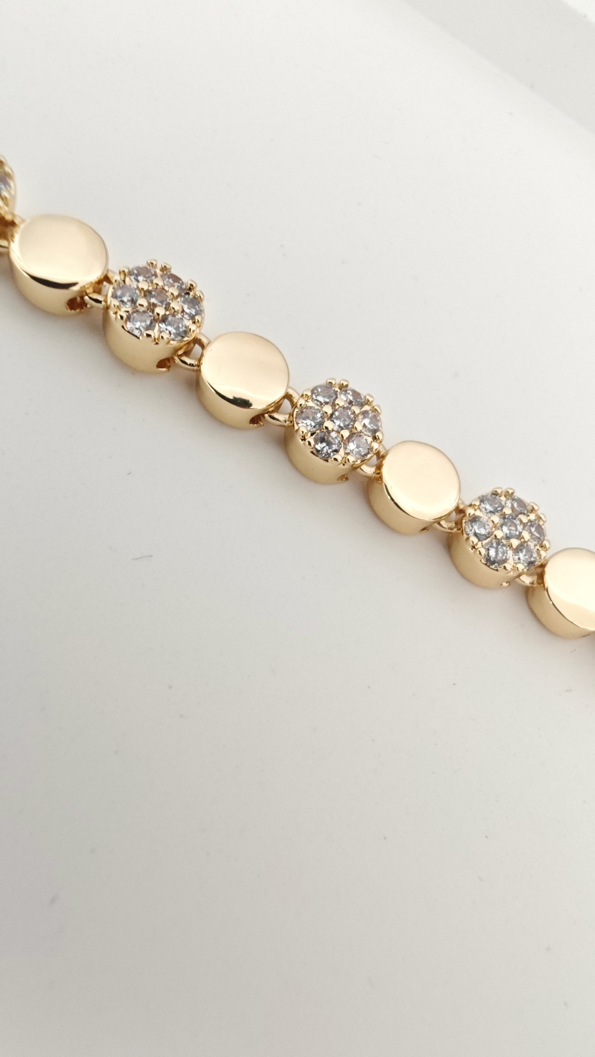 VELUARE Privé 14K Gold Renk Sıralı Pul Taşlı Tenis Bileklik
