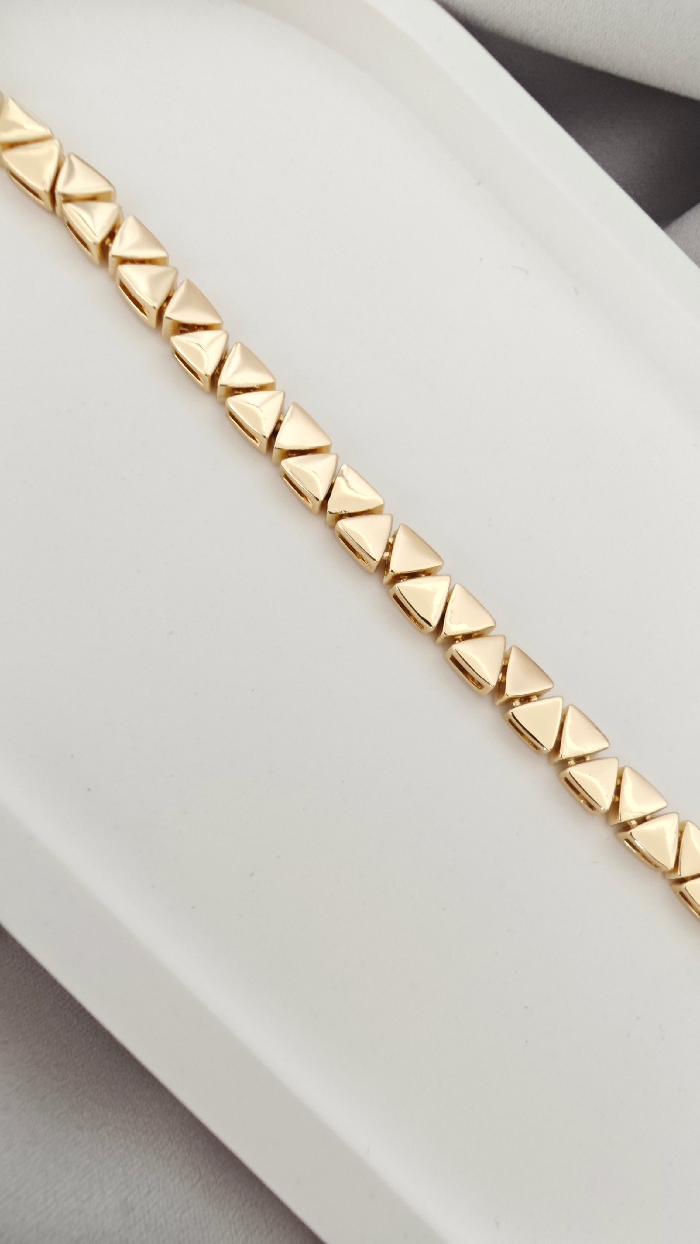 VELUARE Privé 14K Gold Renk Üçgen Model İtalyan Fantezi Bileklik