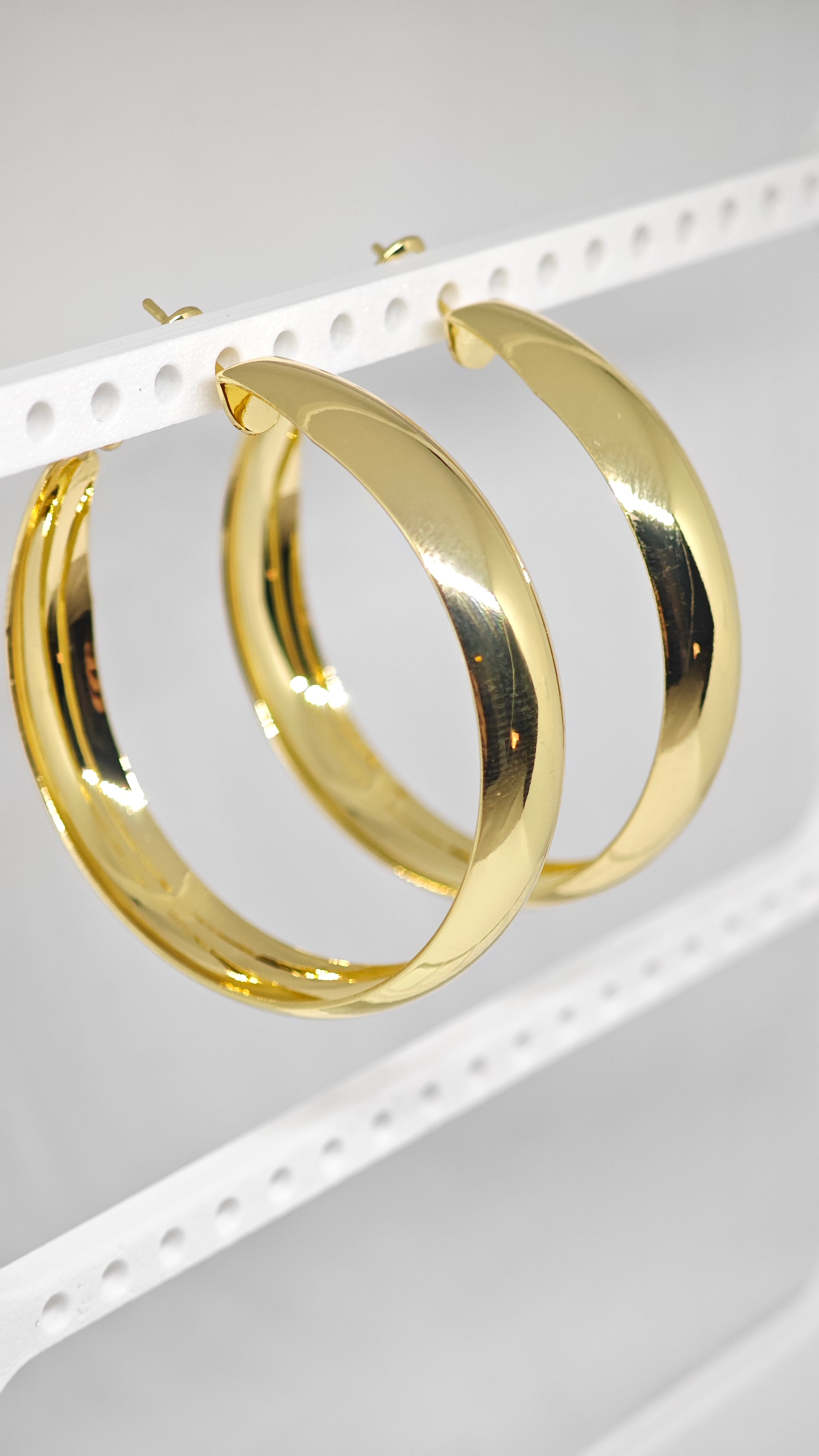 Veluare Privé 14K Gold Pürüzsüz Kalın Halka Küpe
