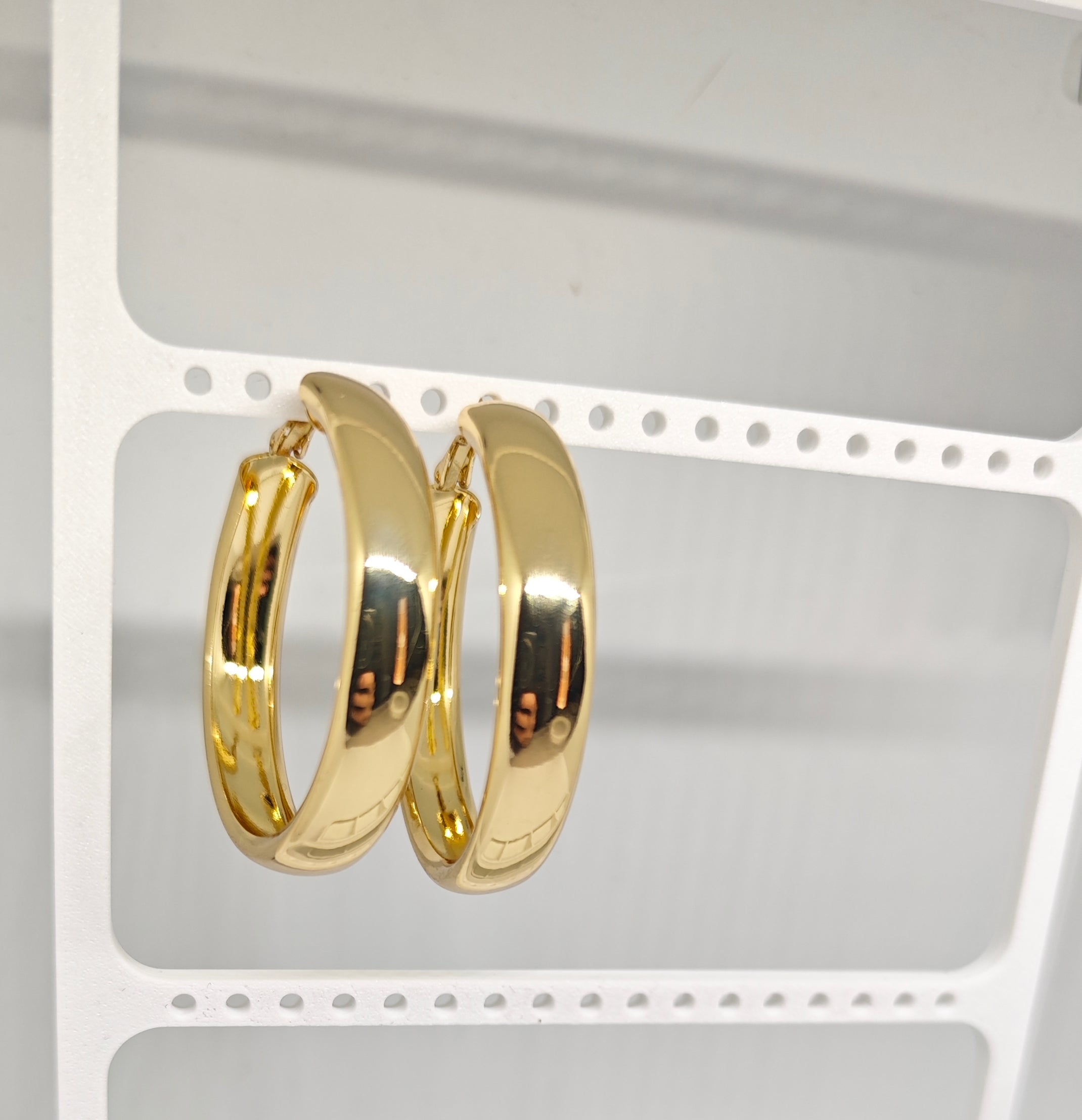 Veluare Privé 14K Gold Geniş Bombeli Pürüzsüz Halka Küpe