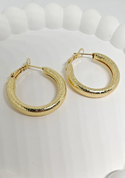 Veluare Privé 14K Gold Kumlu Dokulu Kalın Halka Küpe