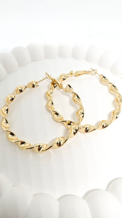 Veluare Privé 14K Gold Kıvrımlı Burgu Büyük Boy Halka Küpe