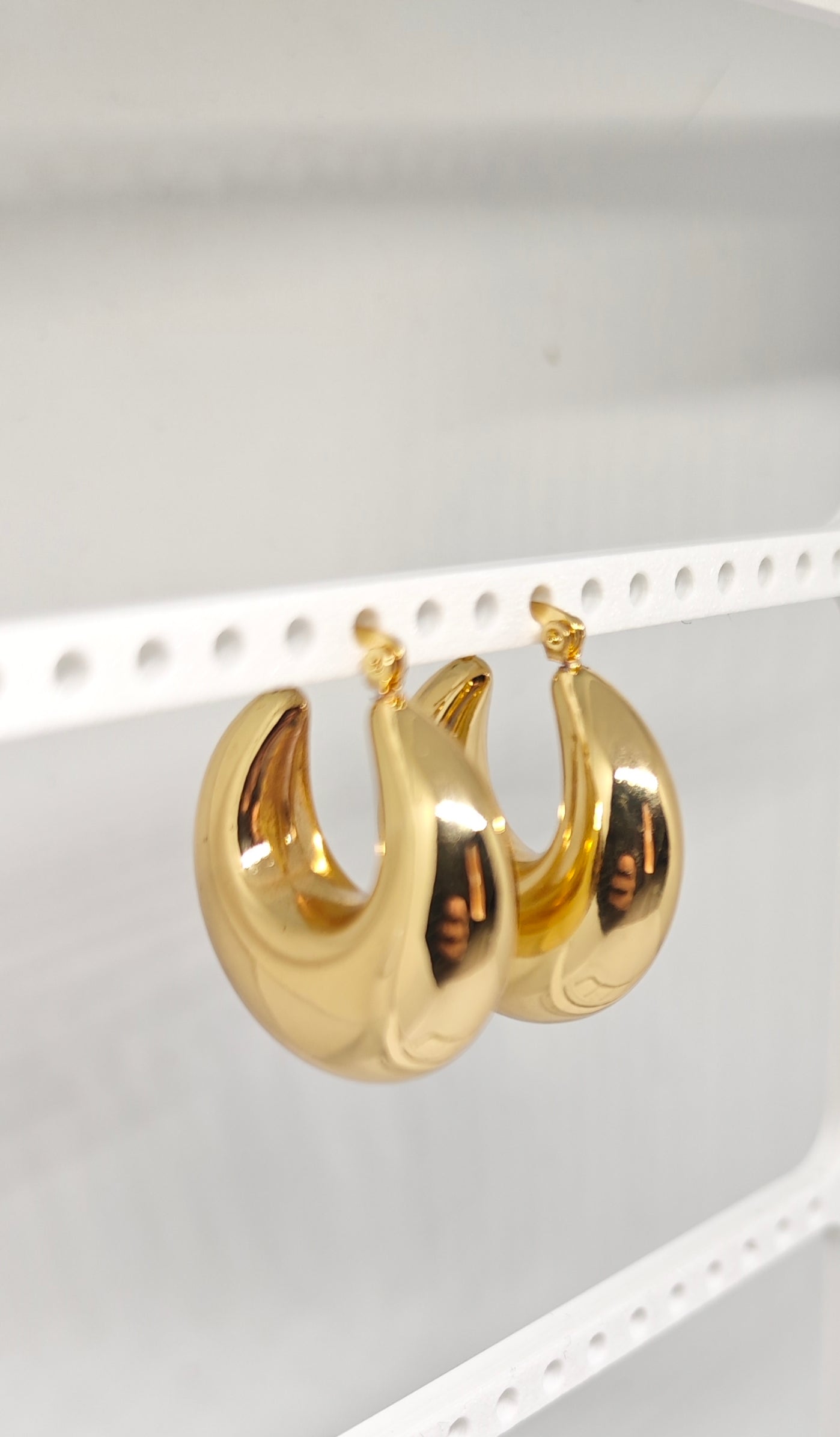 Veluare Privé 14K Gold Teardrop Aynalı Hafif Halka Küpe