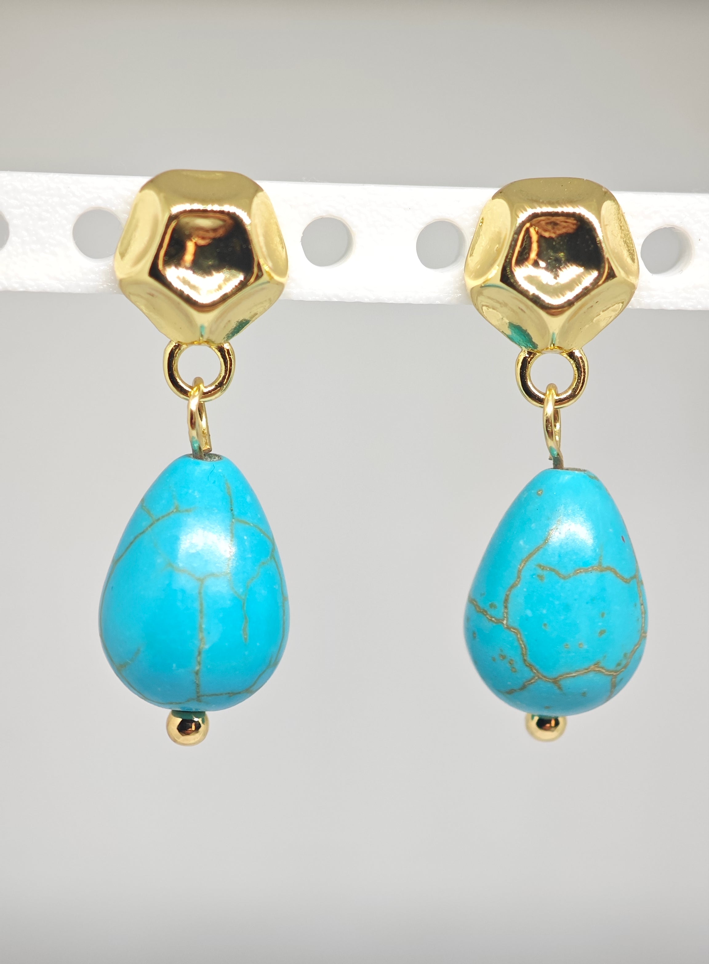 Veluare Privé 14K Gold Turkuaz Doğal Taş Sallantılı Küpe