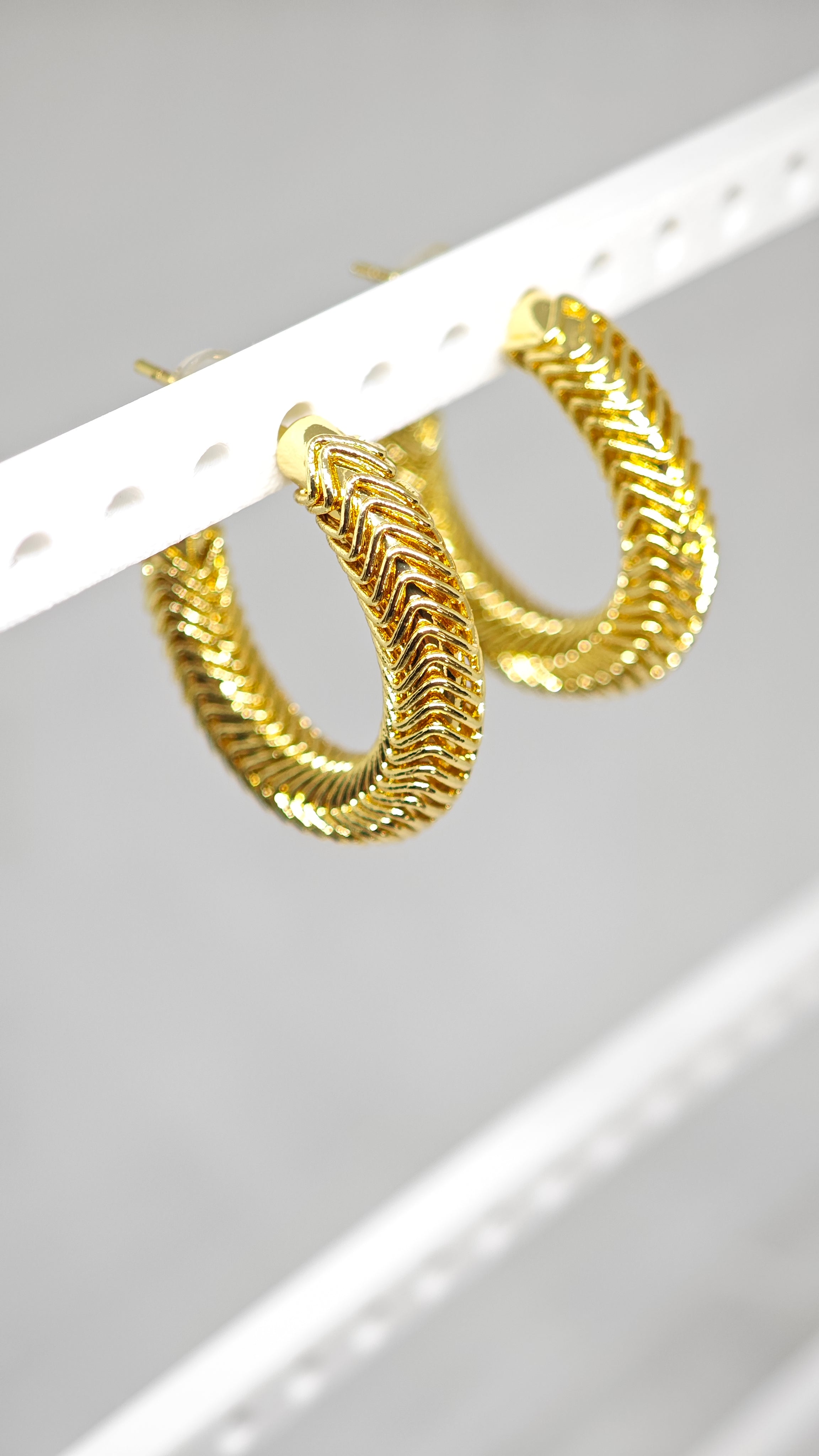 Veluare Royal 14K Gold Balıksırtı Model Kalın Halka Küpe