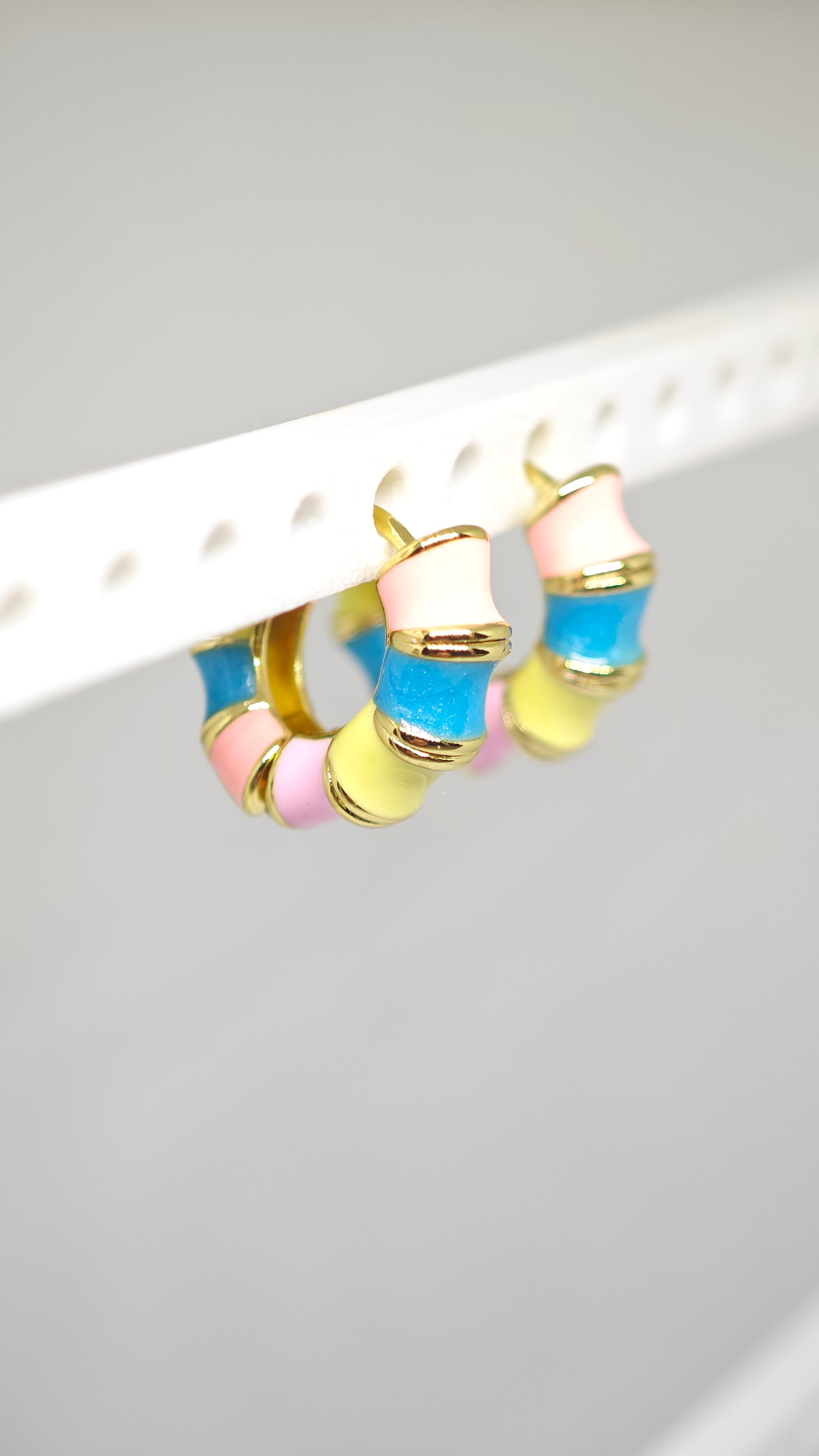 Veluare Prestige 14K Gold Pastel Mini Macaron Twist Küpe