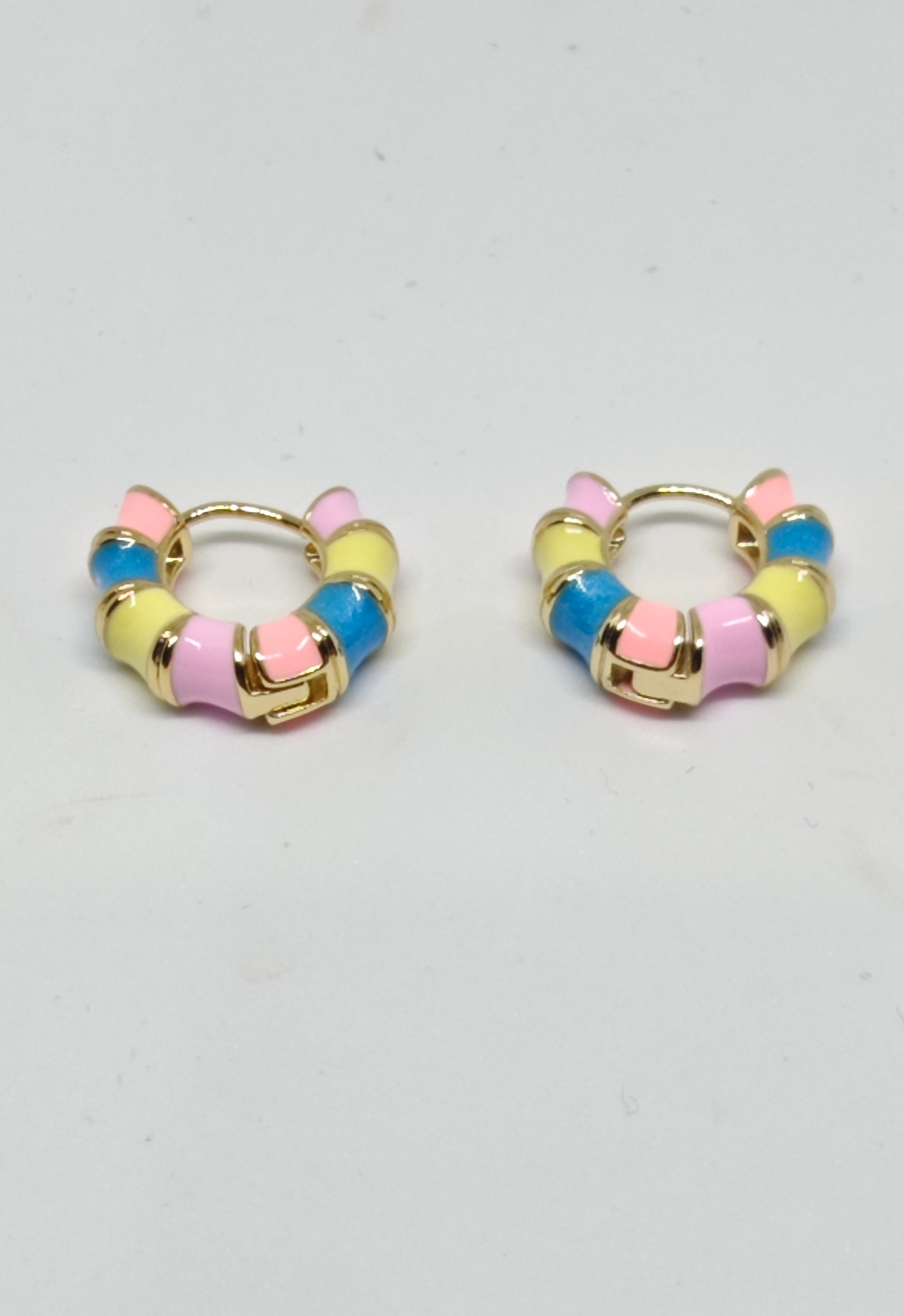 Veluare Prestige 14K Gold Pastel Mini Macaron Twist Küpe