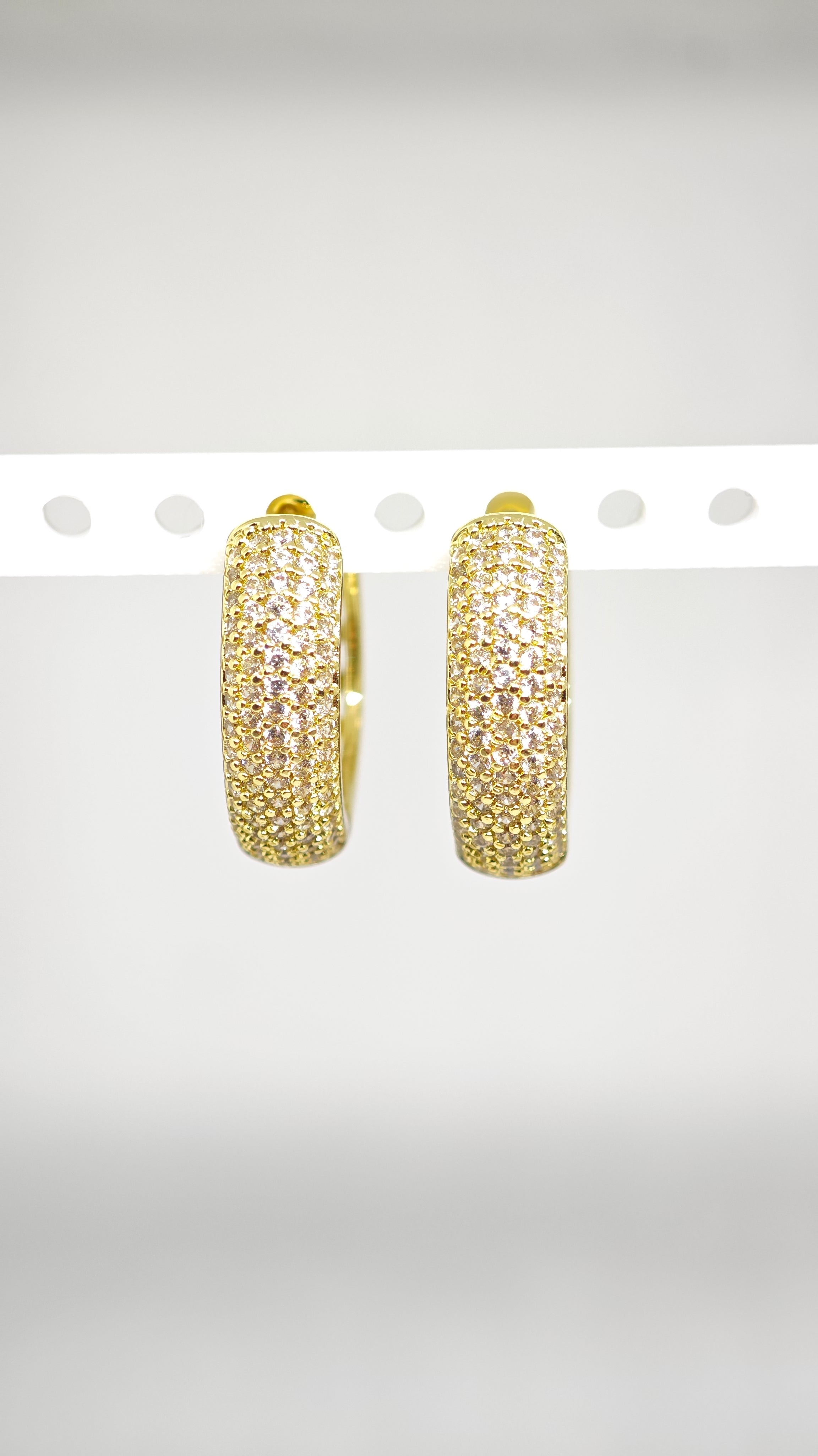 Veluare Prestige 14K Gold 5 Sıra Zirkon Taşlı Kalın Halka Küpe