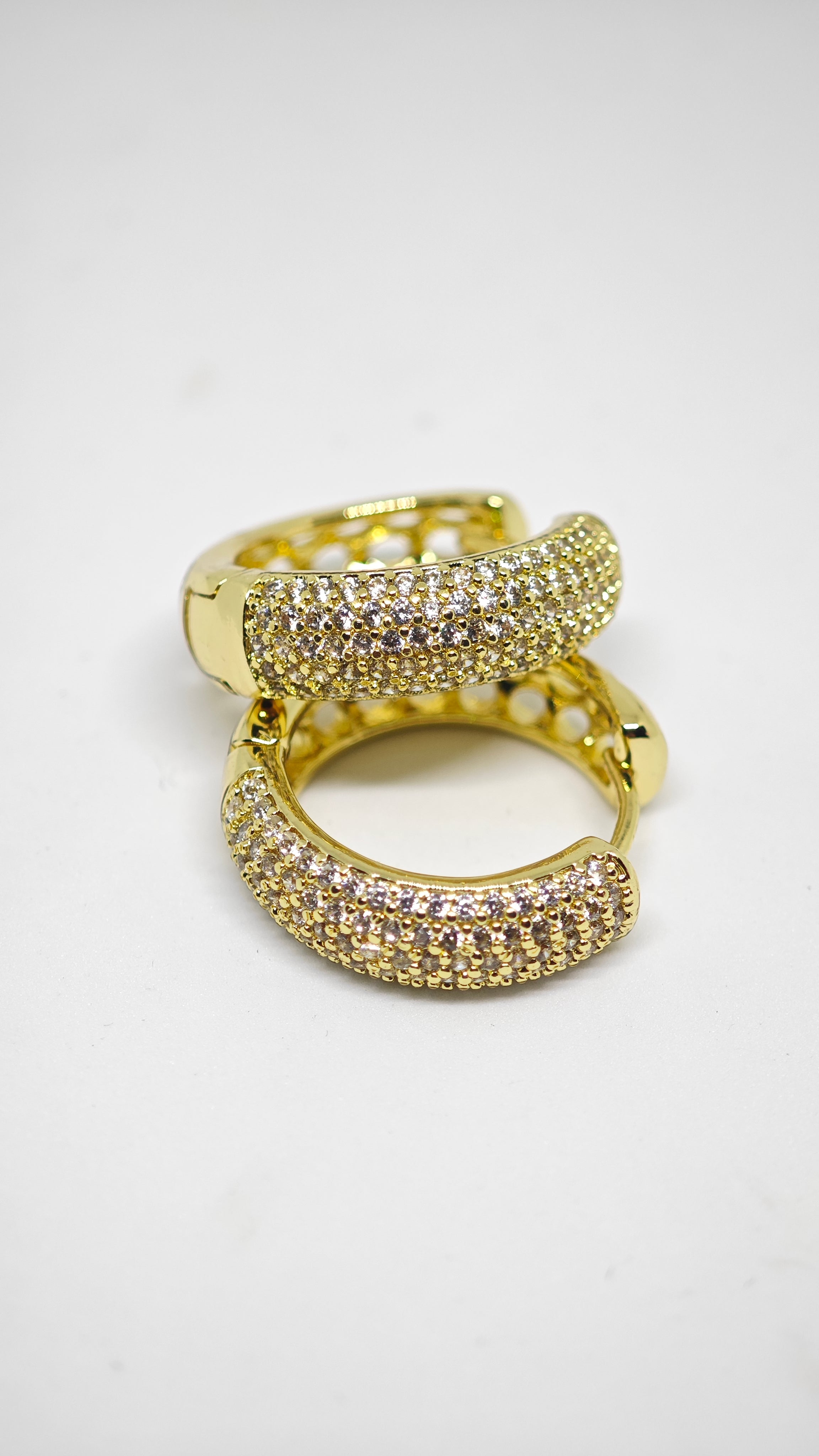 Veluare Prestige 14K Gold 5 Sıra Zirkon Taşlı Kalın Halka Küpe