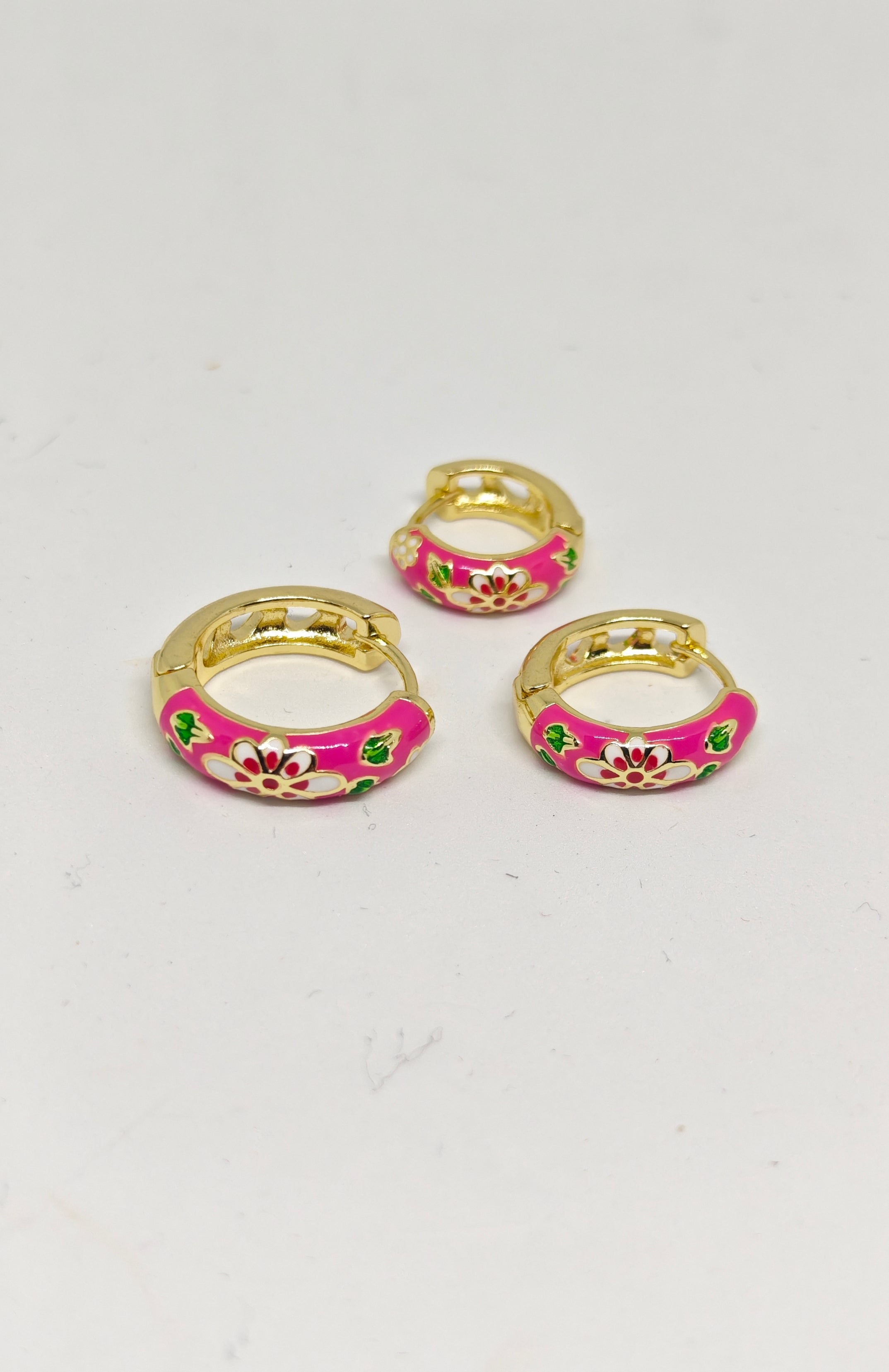 Veluare Everyday 14K Gold Fuşya Çiçekli Üçlü Halka Küpe Seti