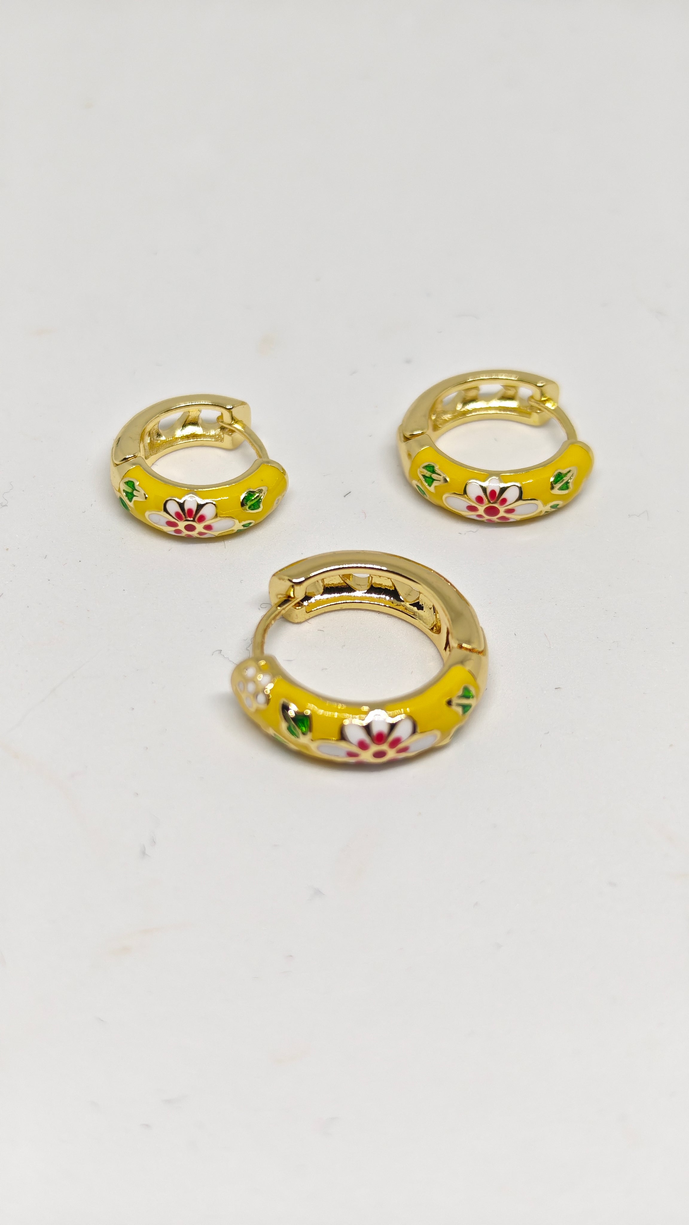 Veluare Everyday 14K Gold Sarı Çiçekli Üçlü Halka Küpe Seti