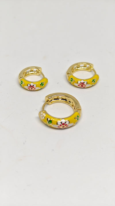 Veluare Everyday 14K Gold Sarı Çiçekli Üçlü Halka Küpe Seti