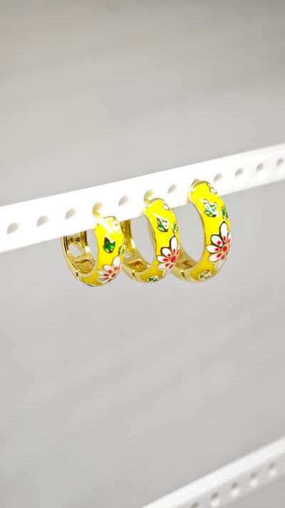 Veluare Everyday 14K Gold Sarı Çiçekli Üçlü Halka Küpe Seti