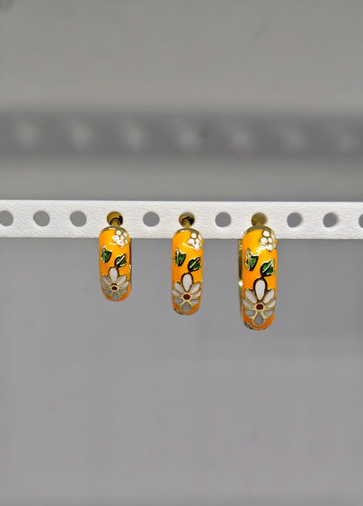 Veluare Everyday 14K Gold Turuncu Çiçekli Mineli Üçlü Halka Küpe Seti